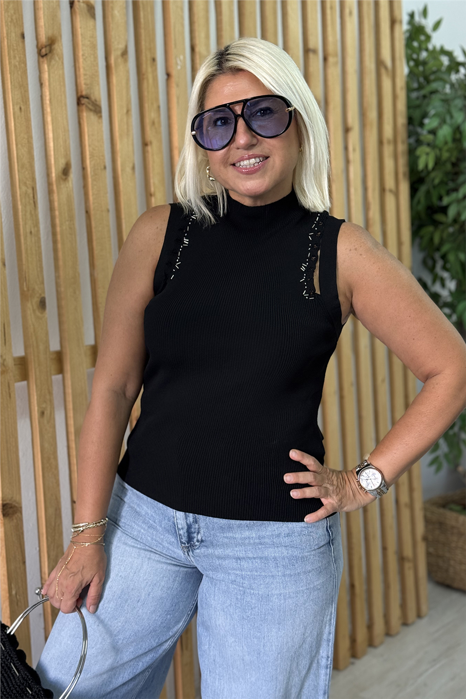 Siyah Kolsuz Dik Yaka Pencere Detaylı Boncuklu TrikoUT26001065-SIYAH-STANDART