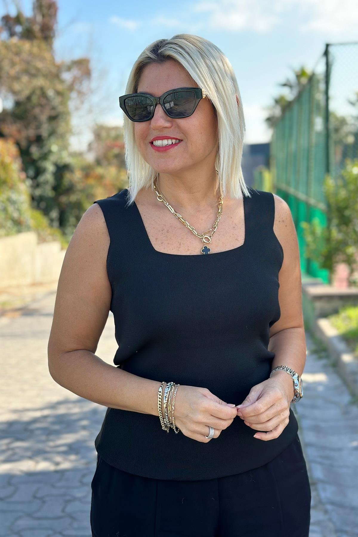 Siyah Kolsuz Kare Yaka Uzun Boy AtletUY211011-SIYAH-STD