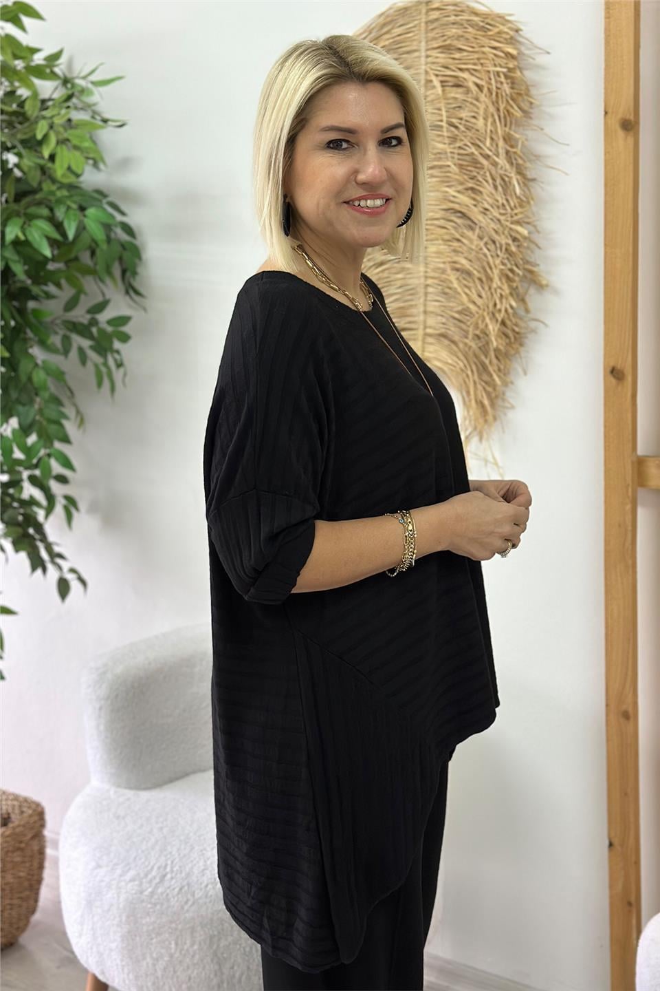 Siyah Kolyeli İthal Pamuklu Verev Kesim BluzUBL2412229-SIYAH-STD