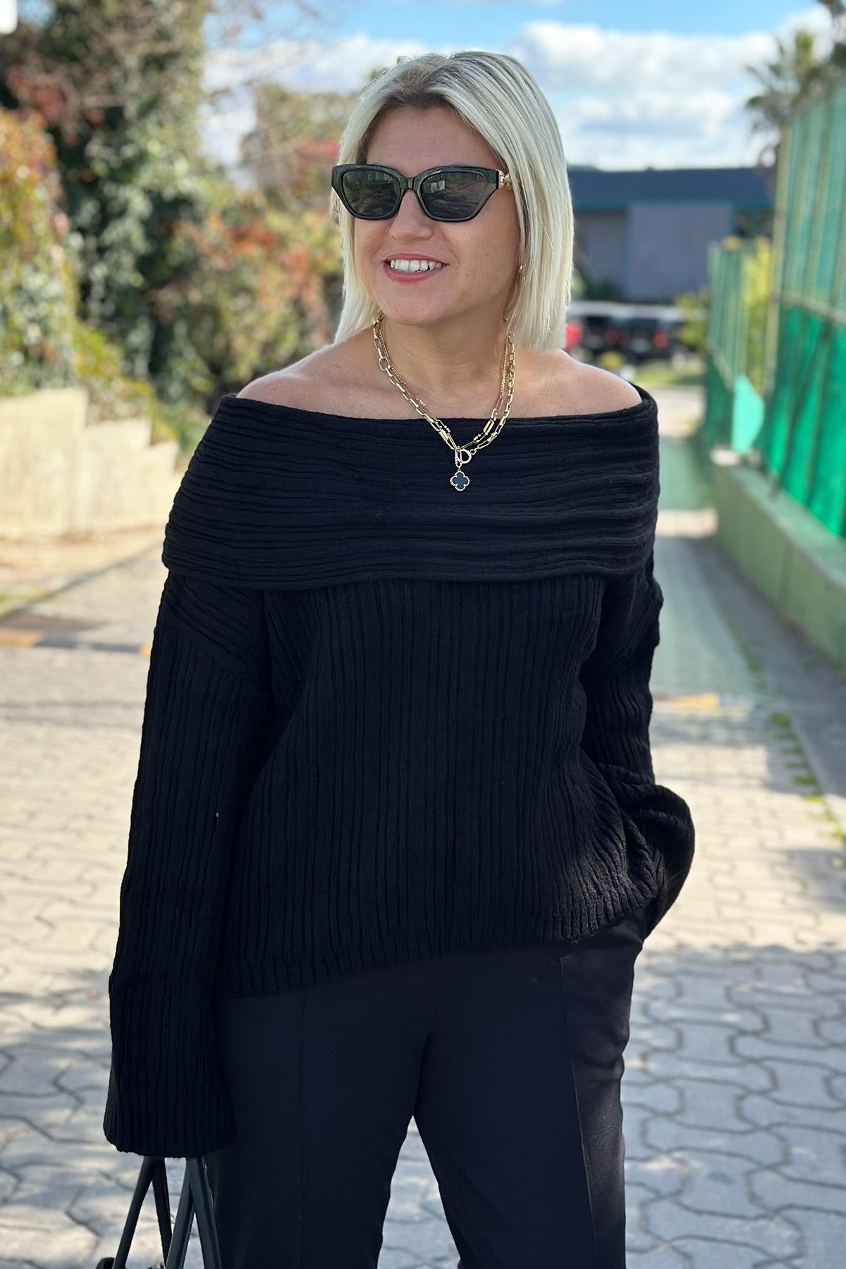 Siyah Madonna Yaka Yumoş TrikoDK2230147-SIYAH-STD