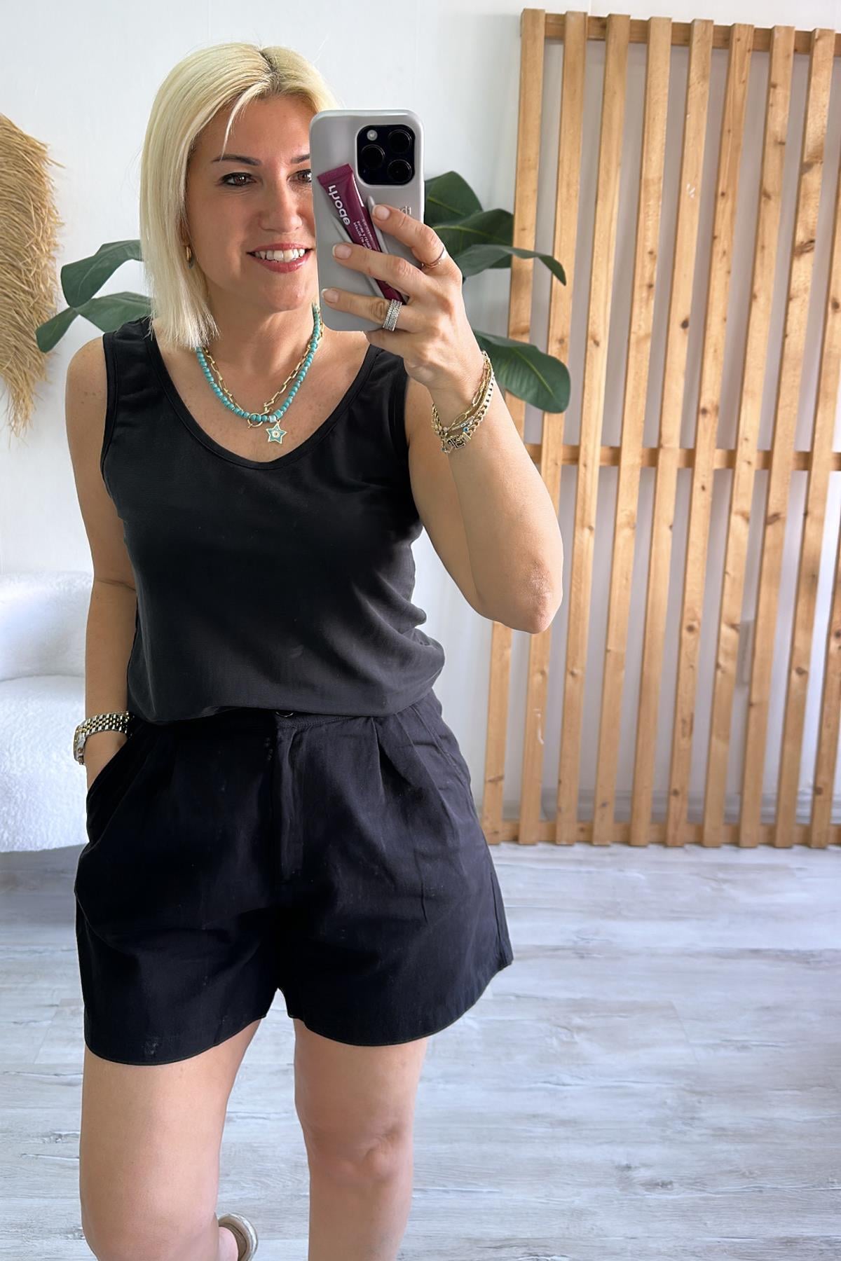 Siyah Pileli Cotton Bel Arka Lastikli ŞortAY215019-SIYAH-S