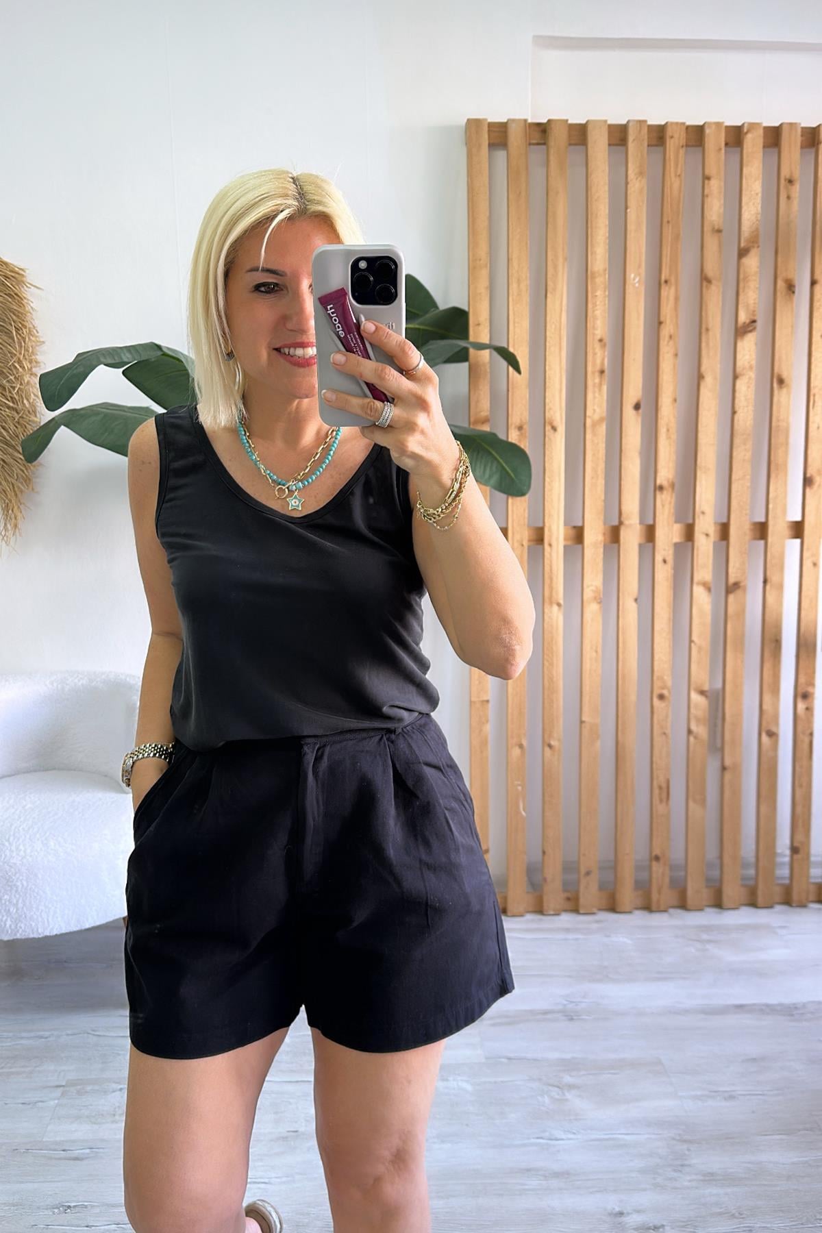 Siyah Pileli Cotton Bel Arka Lastikli ŞortAY215019-SIYAH-S