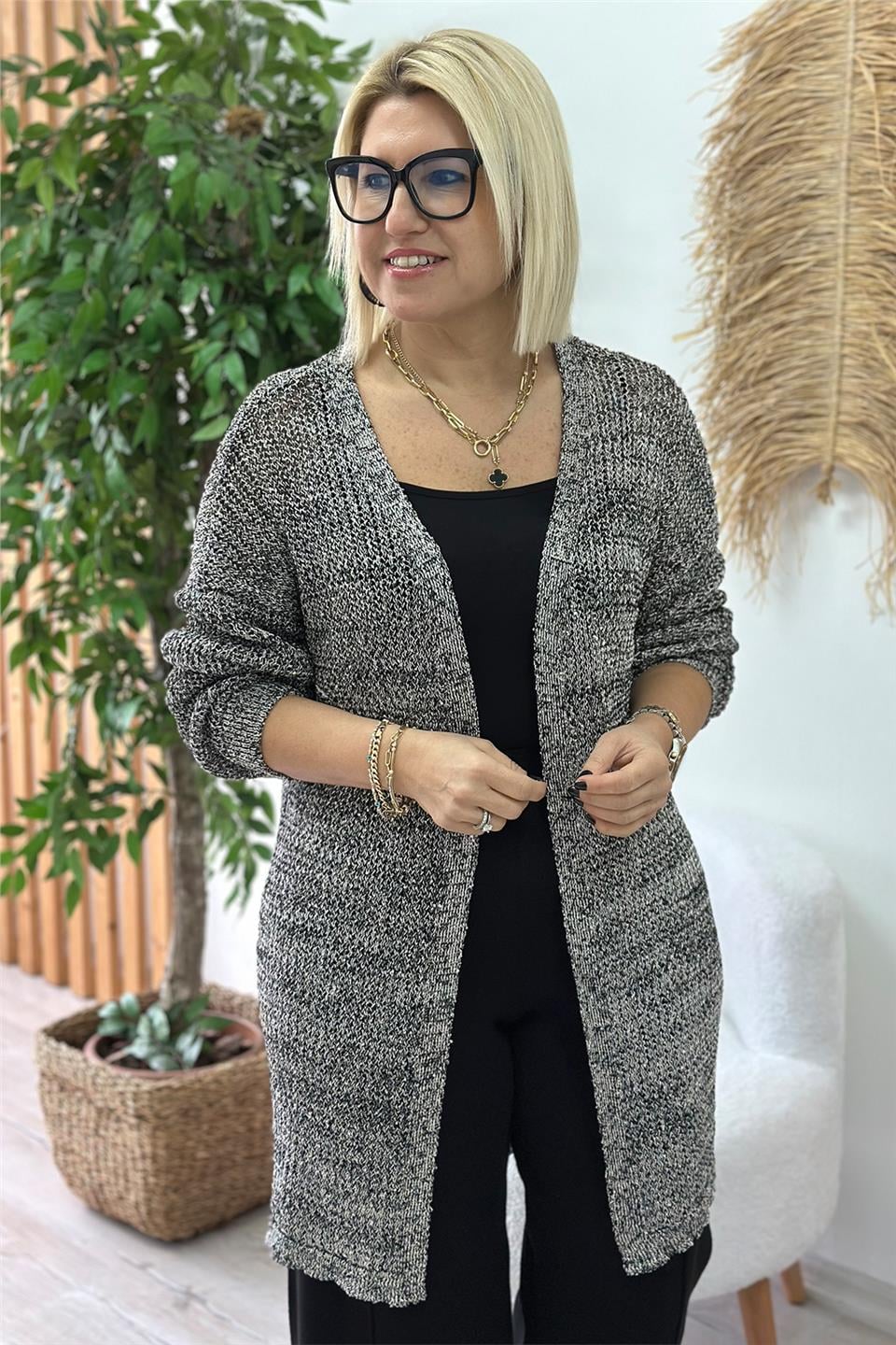 Siyah Pullu Detaylı  Ajurlu Uzun HırkaUH24110925-SIYAH-STD