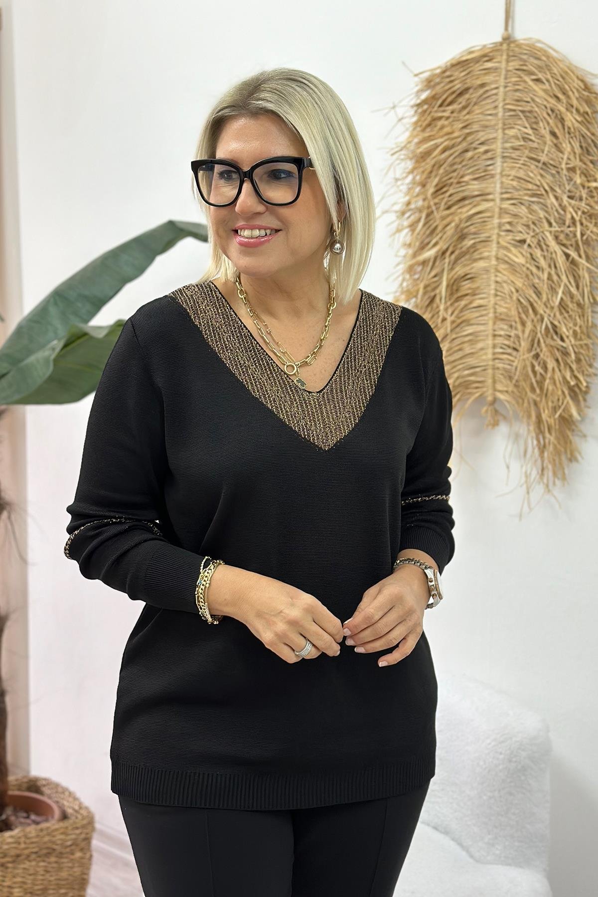 Siyah V Yaka Gold Simli Kolları File Detay TrikoUT24110930-SIYAH-STD