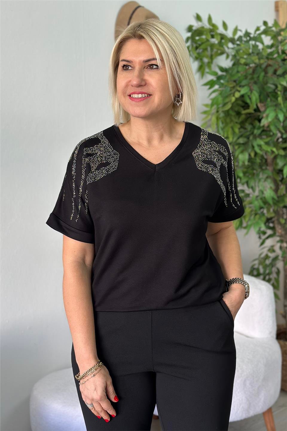 Siyah V Yaka Omuzları Melek Kanatlı Taşlı Penye TShirtUTS25002063-SIYAH-M/L