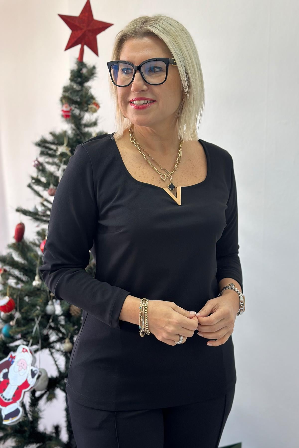 Siyah V Yaka Yakası Aksesuarlı Krep BluzUK222059-SIYAH-42
