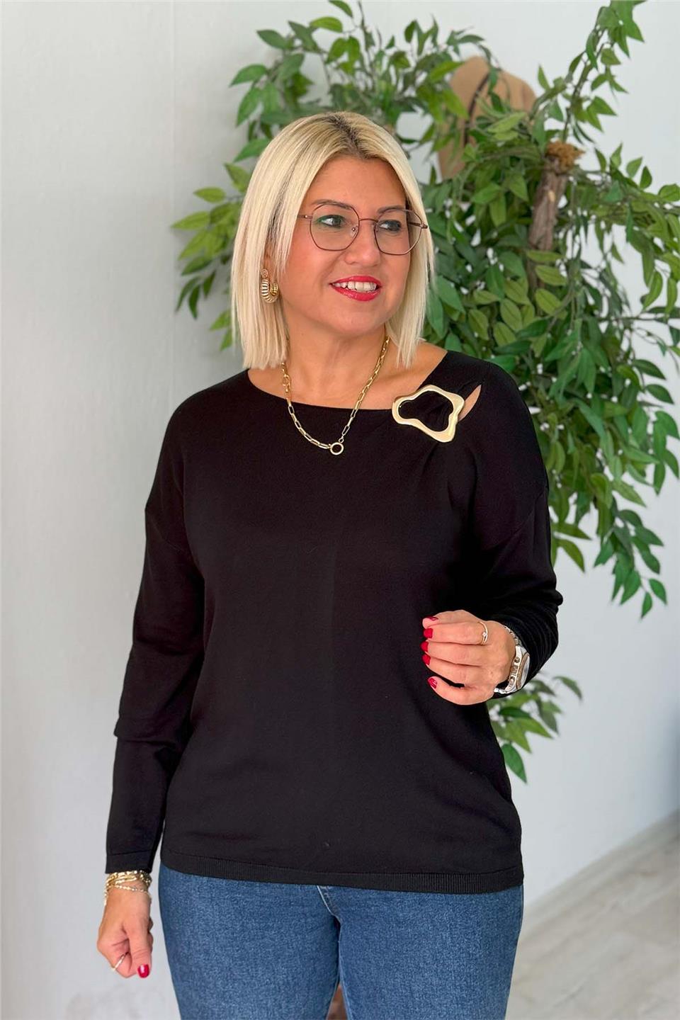 Siyah Yaka Aksesuarlı İnce Mevsimlik TrikoUT24110997-SIYAH-STD