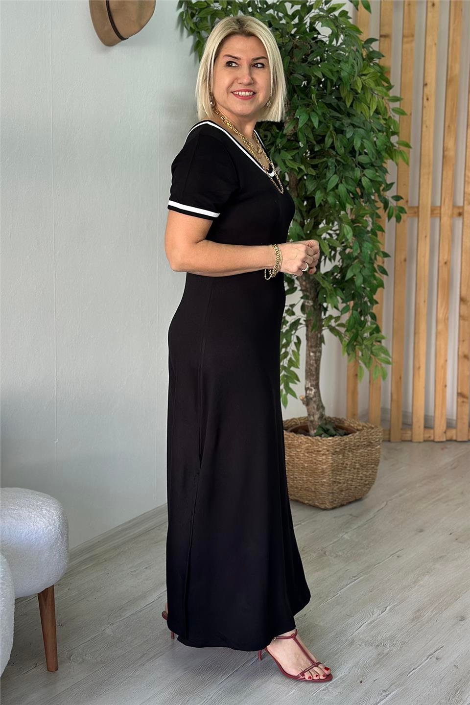 Siyah Yaka ve Kol Biteli Yandan Yırtmaçlı ElbiseELB2401236-SIYAH-S