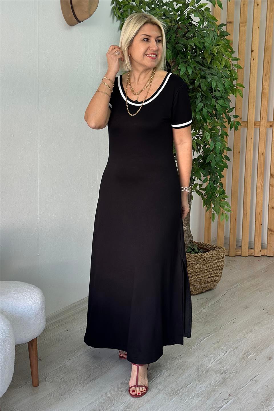 Siyah Yaka ve Kol Biteli Yandan Yırtmaçlı ElbiseELB2401236-SIYAH-S