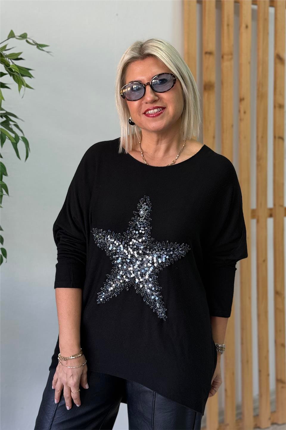 Siyah Yıldız İşlemeli Verev Kesim Tunik BluzUBL2412260-SIYAH-STD