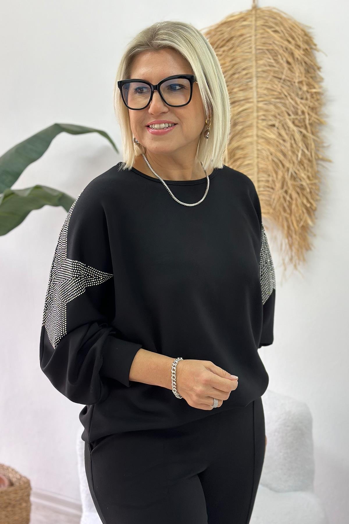 Siyah Yıldız İşlemeli Yarasa Kol Model BluzUK222058-SIYAH-S