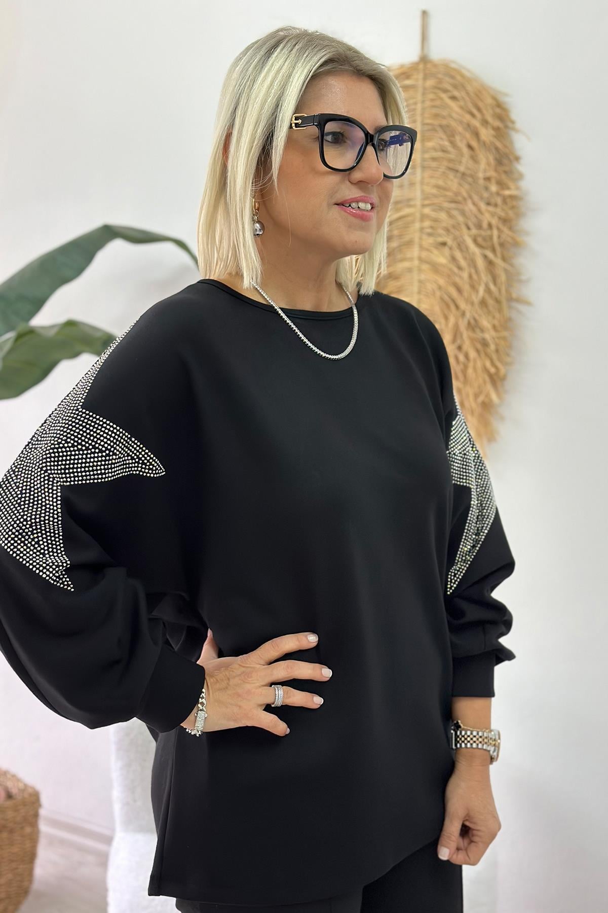 Siyah Yıldız İşlemeli Yarasa Kol Model BluzUK222058-SIYAH-S
