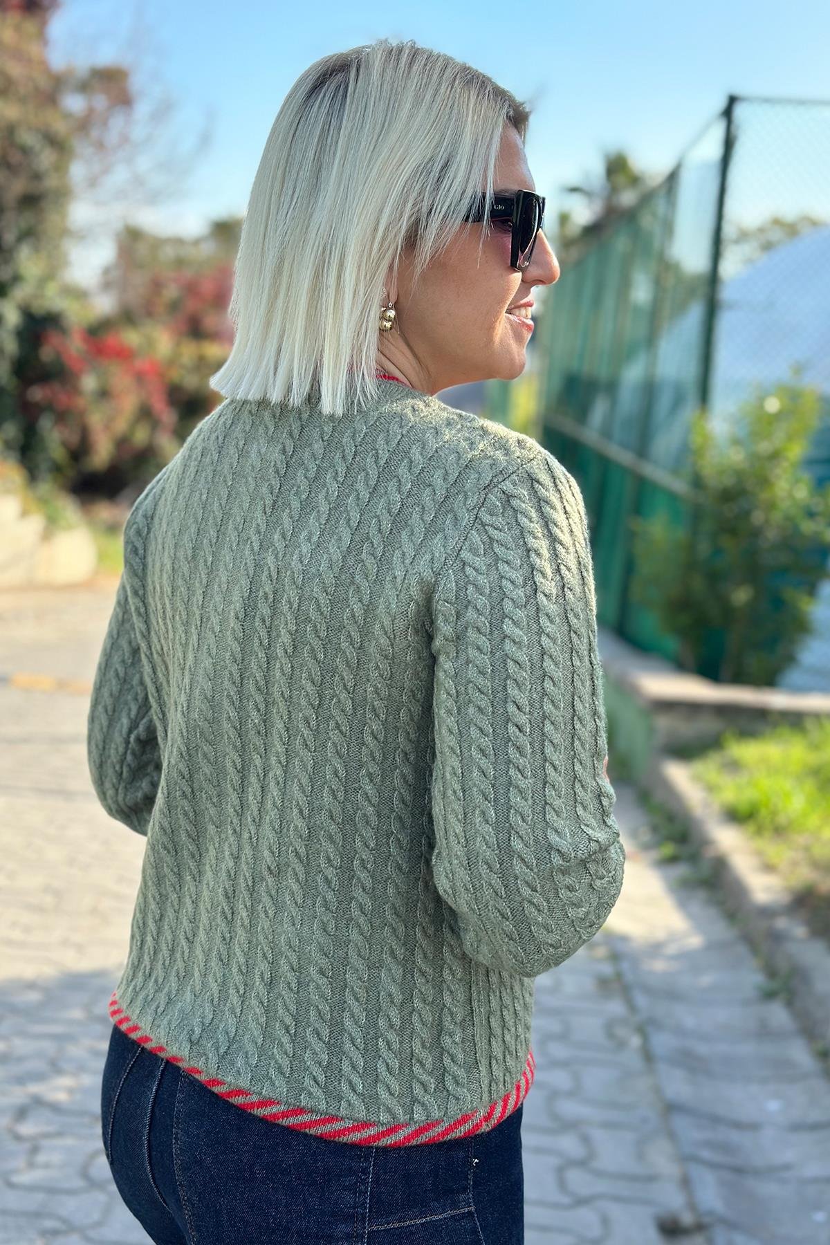 Yeşil Kırmızı Biyeli HırkaDK2230150-YESIL-STD