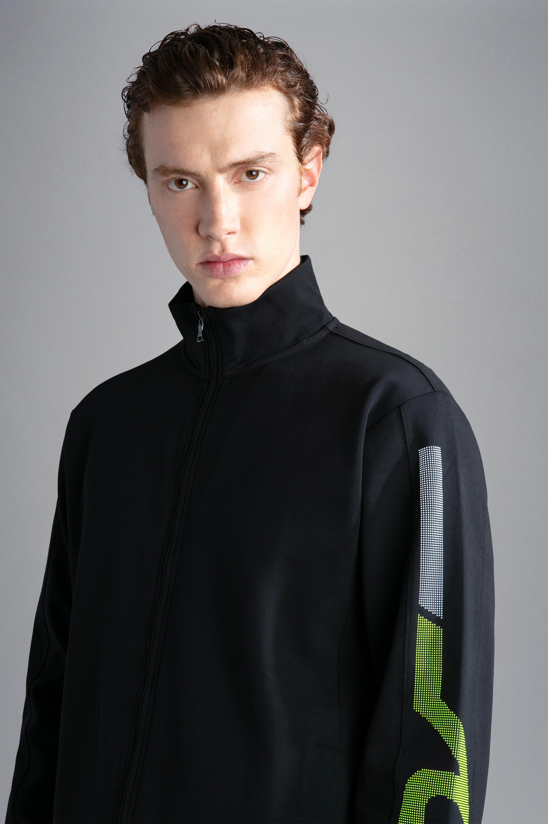 mens-jogging-suit-626946.jpg
