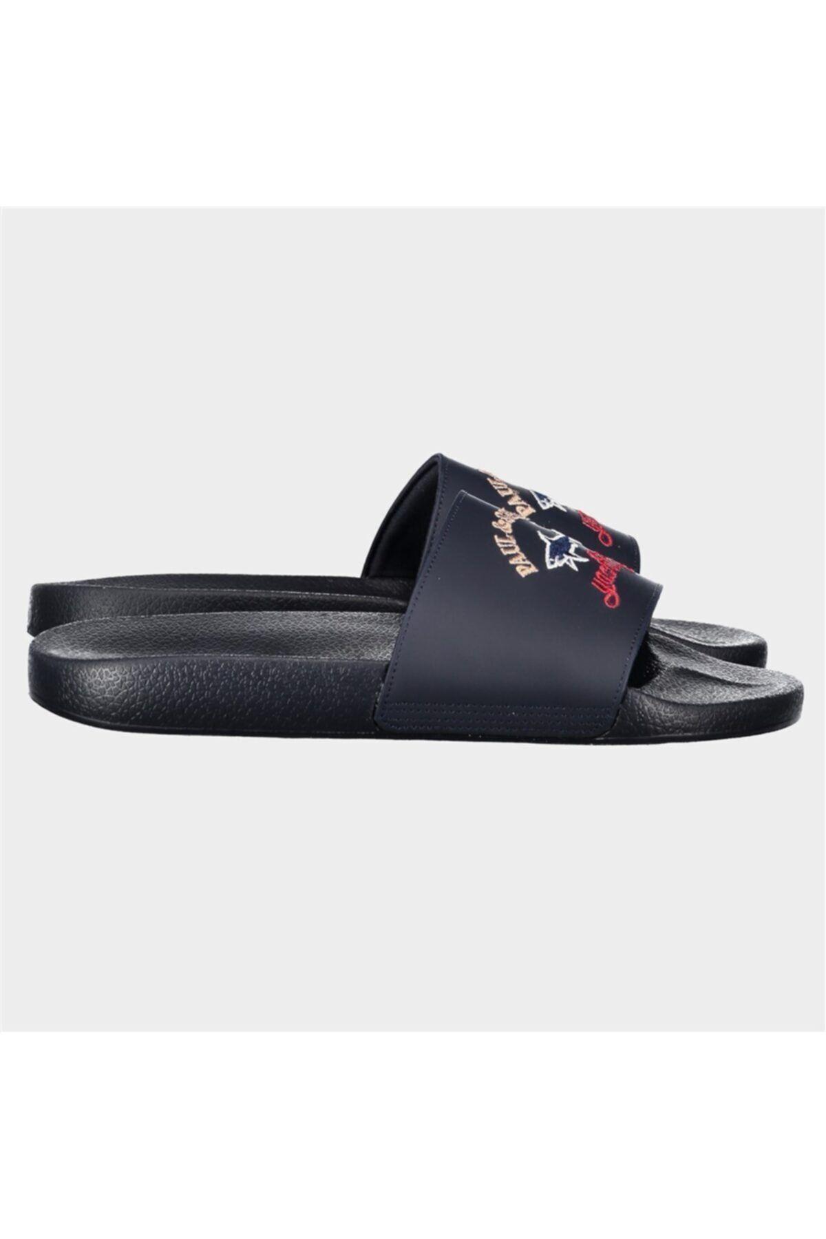 slippers-77e506.jpg