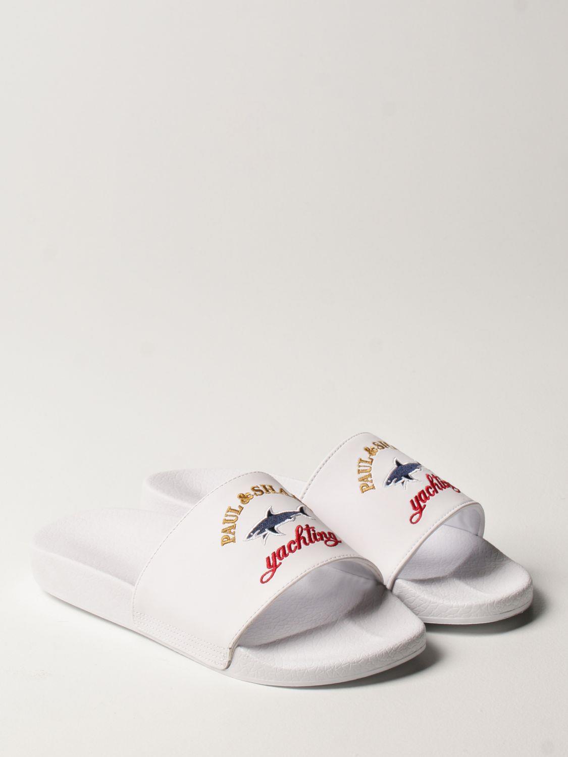 slippers-9b83b3.jpg