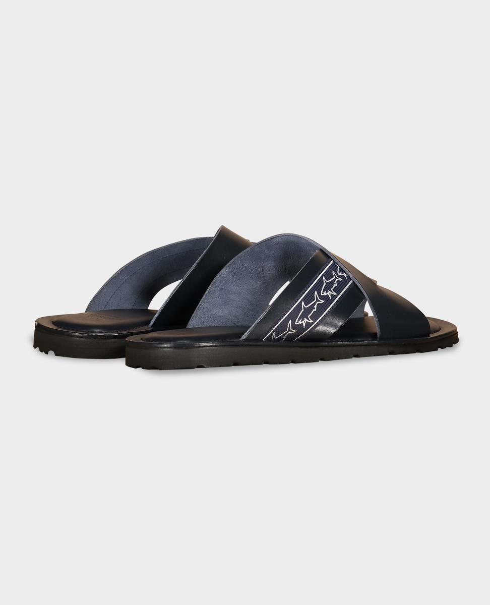 slippers-d95959.jpg