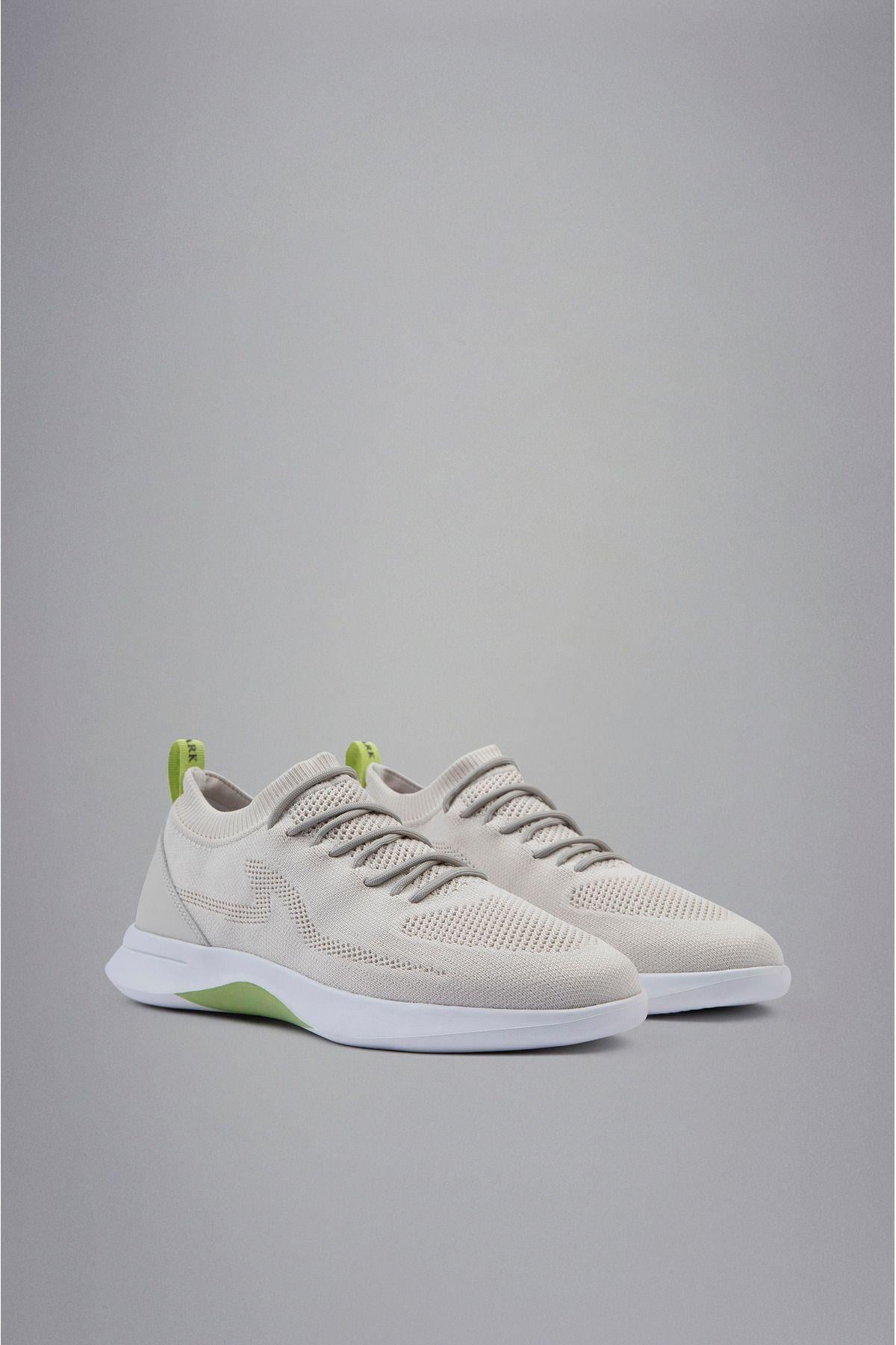 sneakers-0f-457.jpg