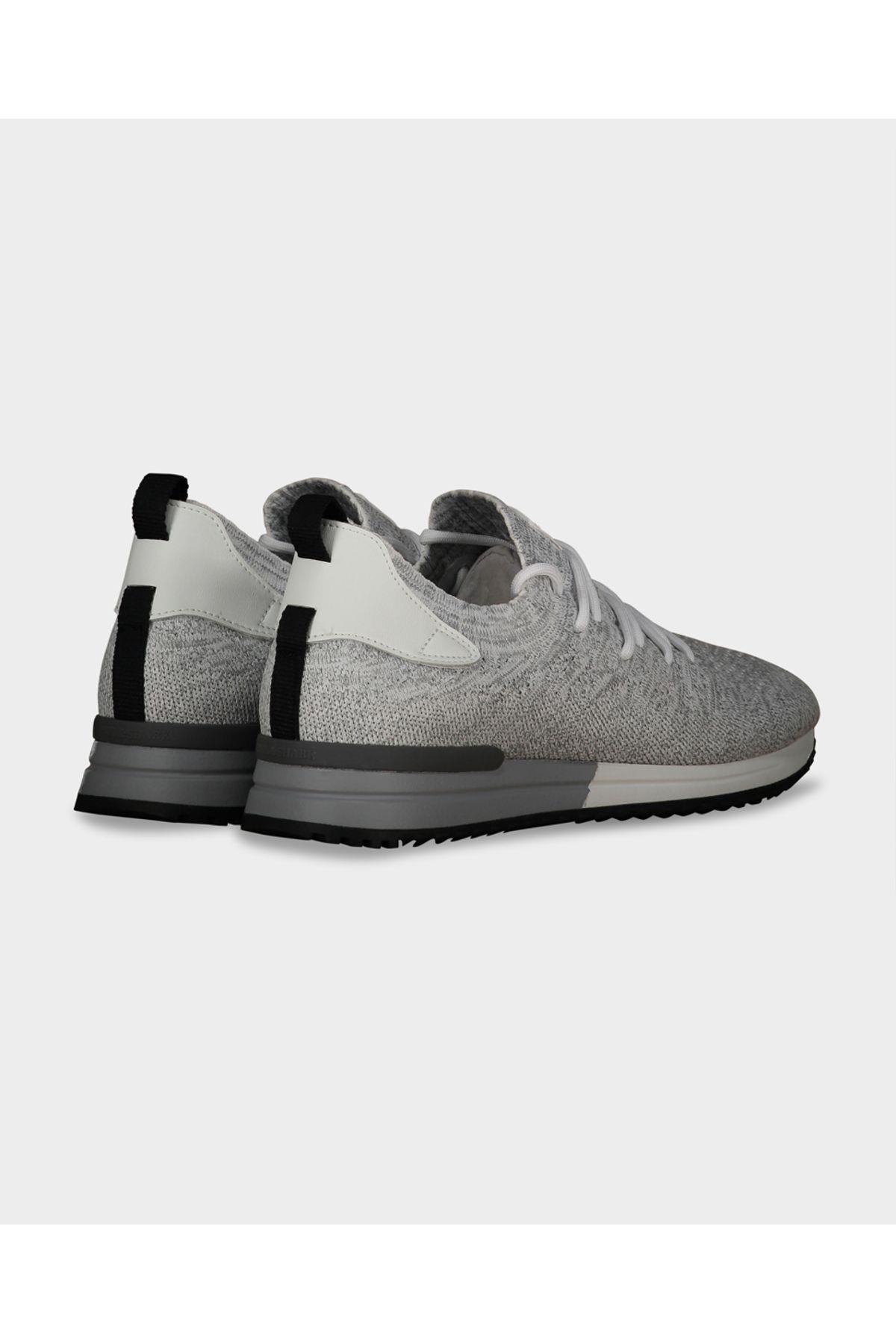 sneakers-16d21e.jpg