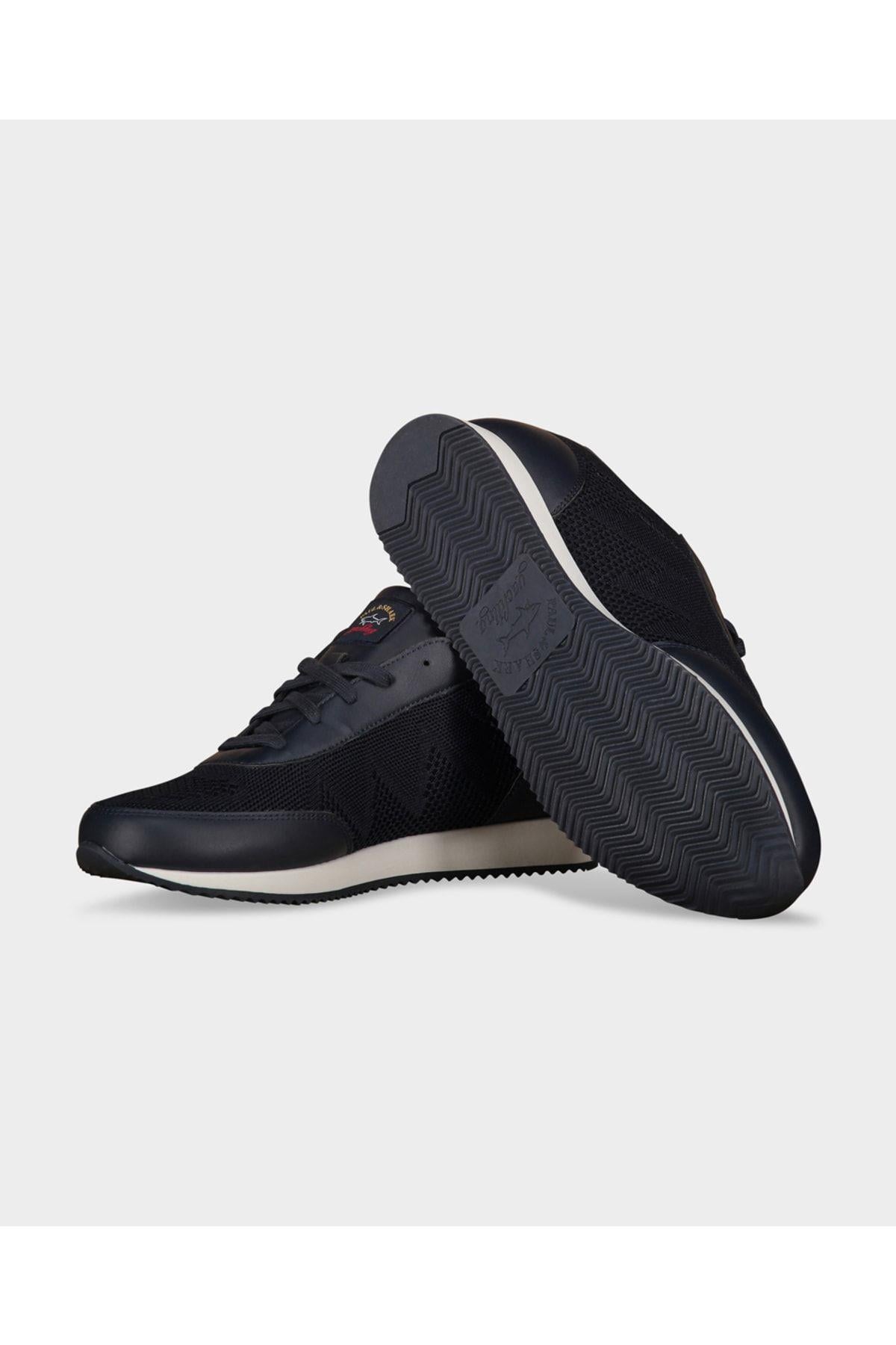 sneakers-37a00a.jpg