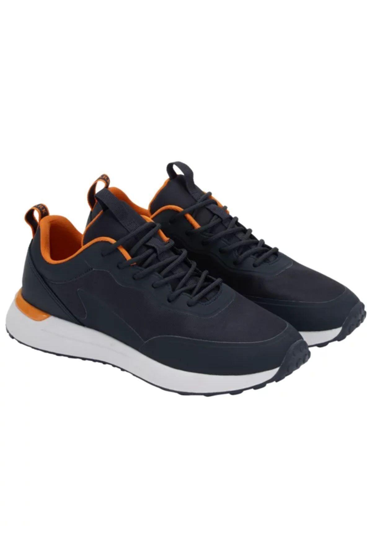sneakers-458e-b.jpg