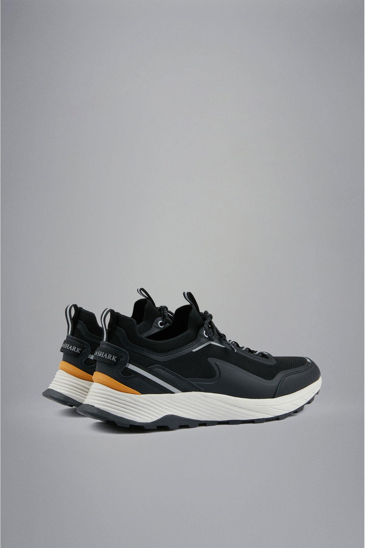 sneakers-48aa-c.jpg