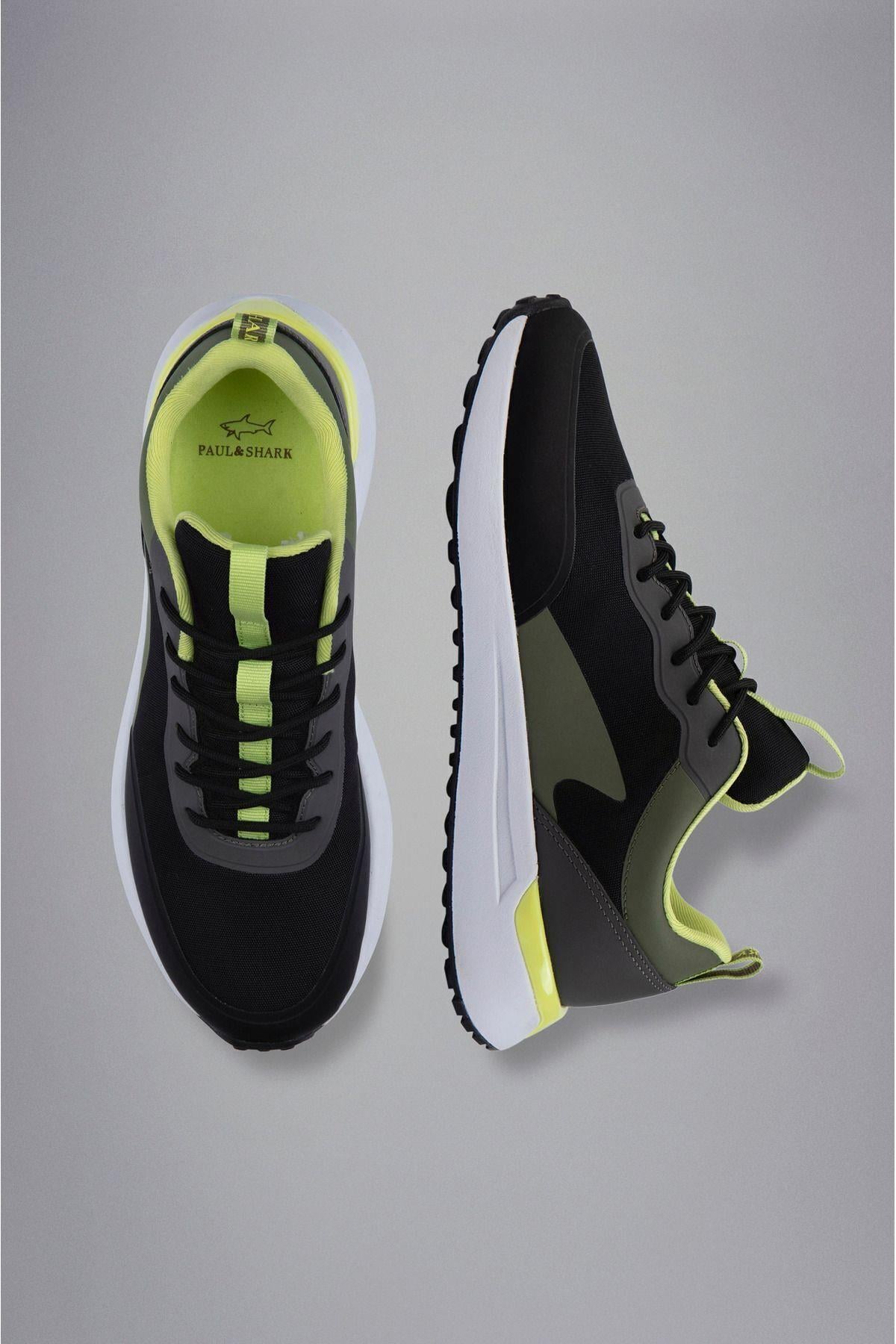 sneakers-571b8a.jpg