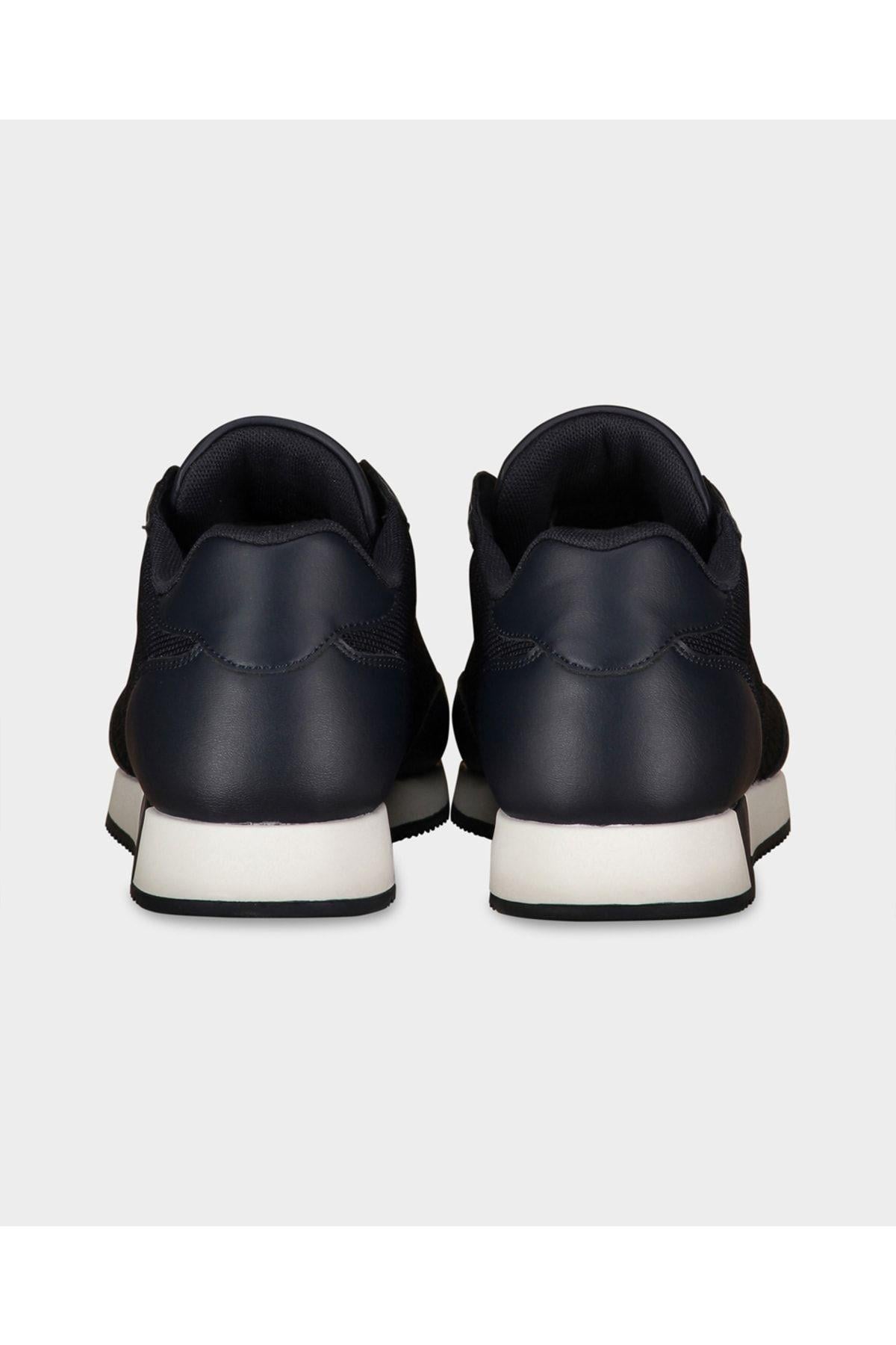 sneakers-5eaa47.jpg