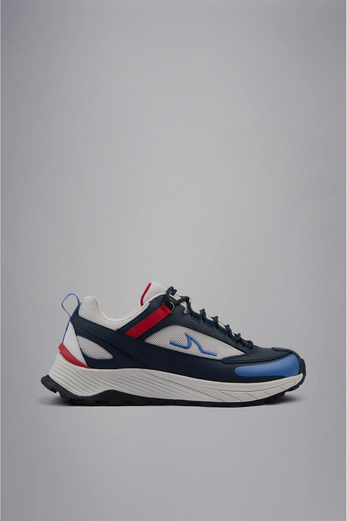 sneakers-724599.jpg