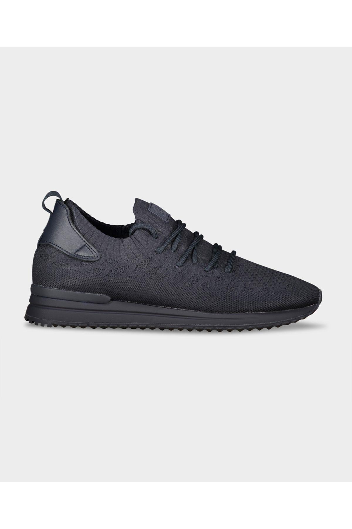 sneakers-7b-660.jpg