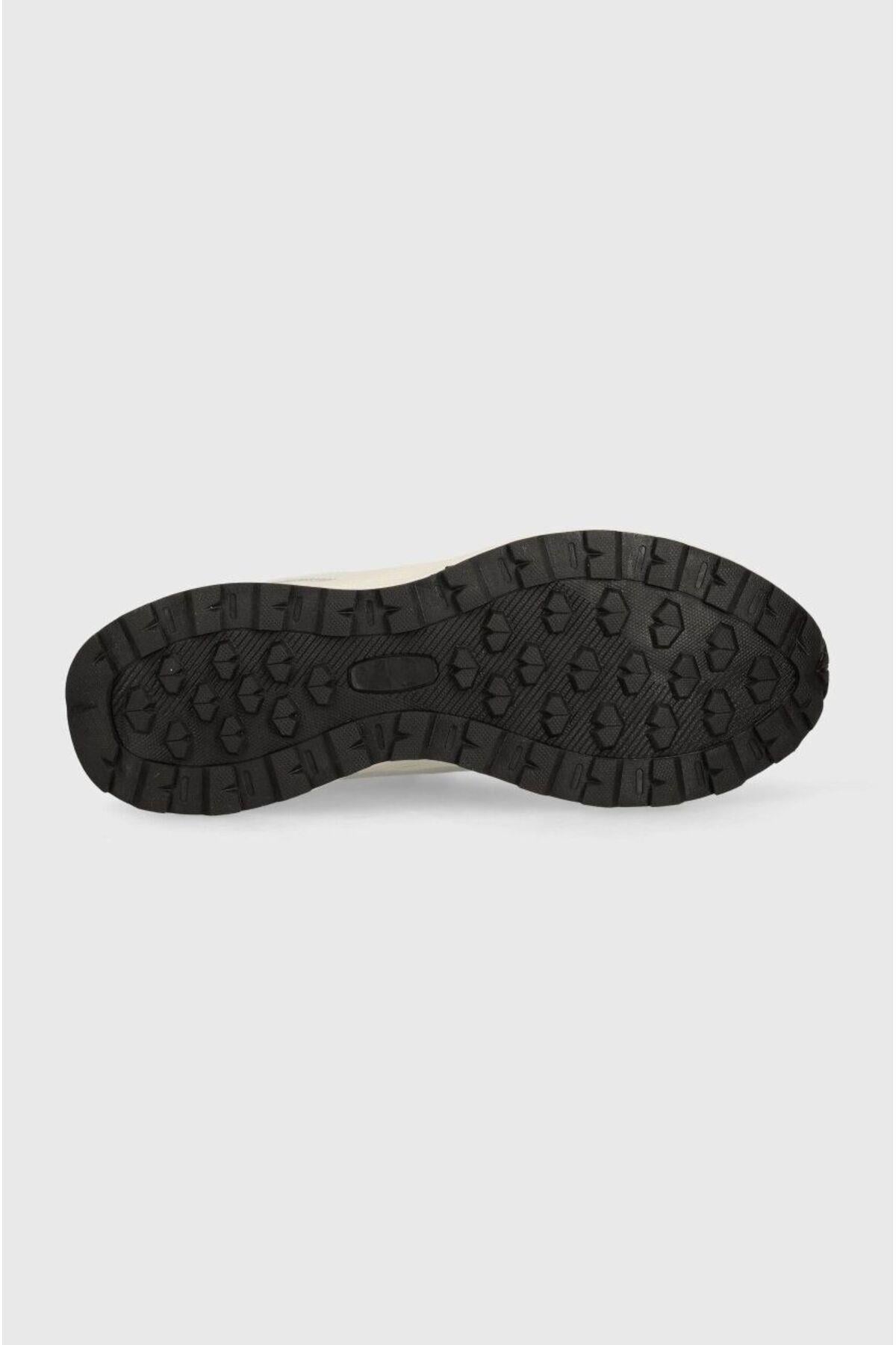 sneakers-844-6c.jpg
