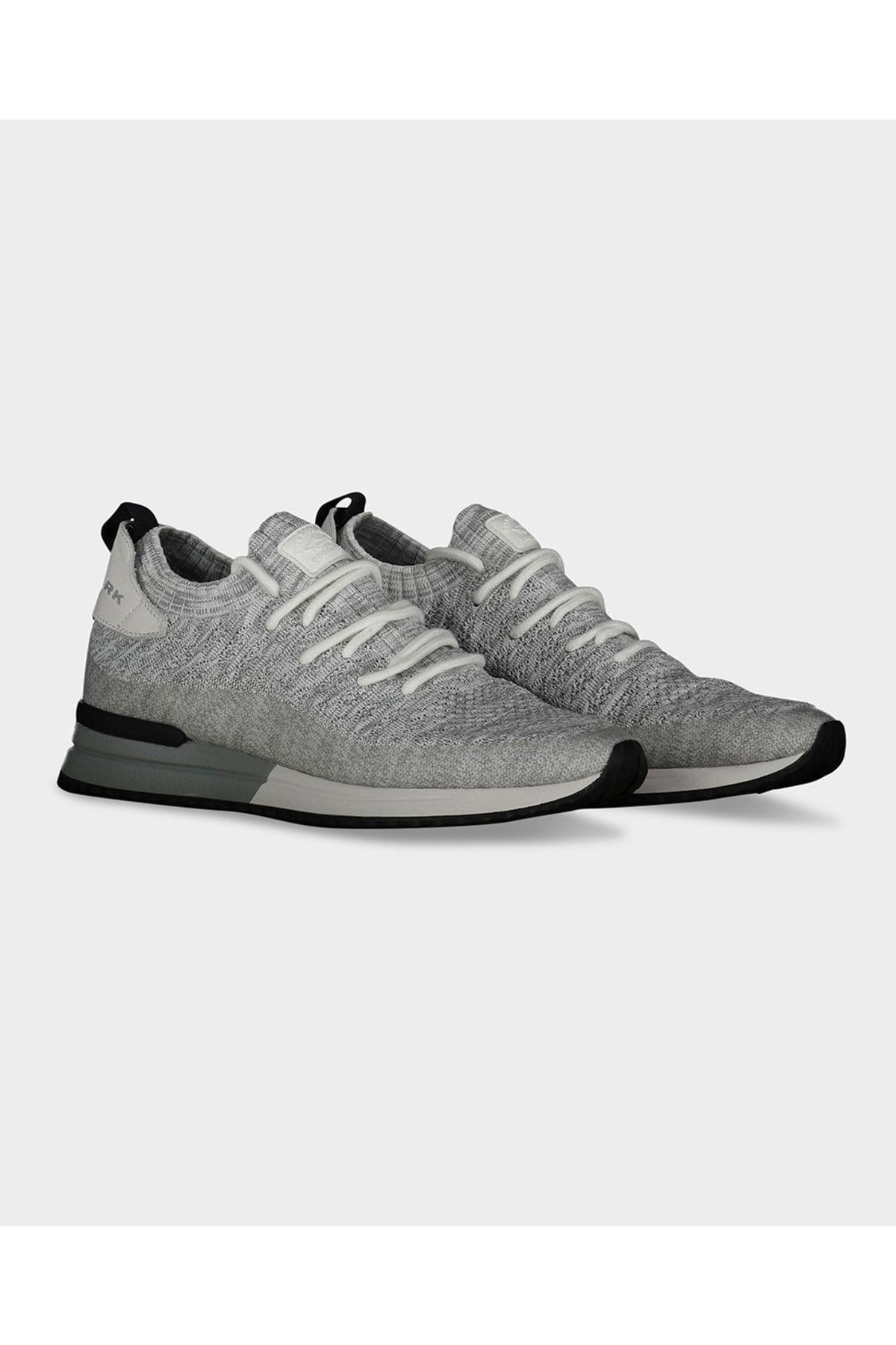 sneakers-9f1108.jpg
