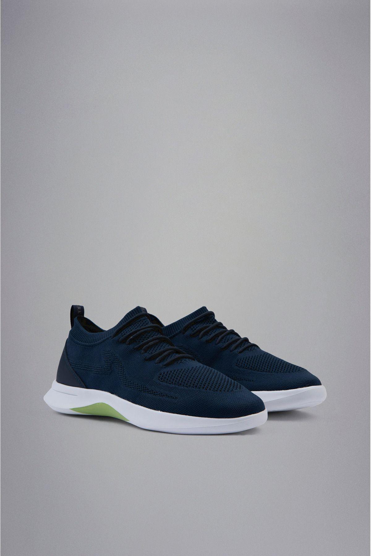 sneakers-a-8e9e.jpg