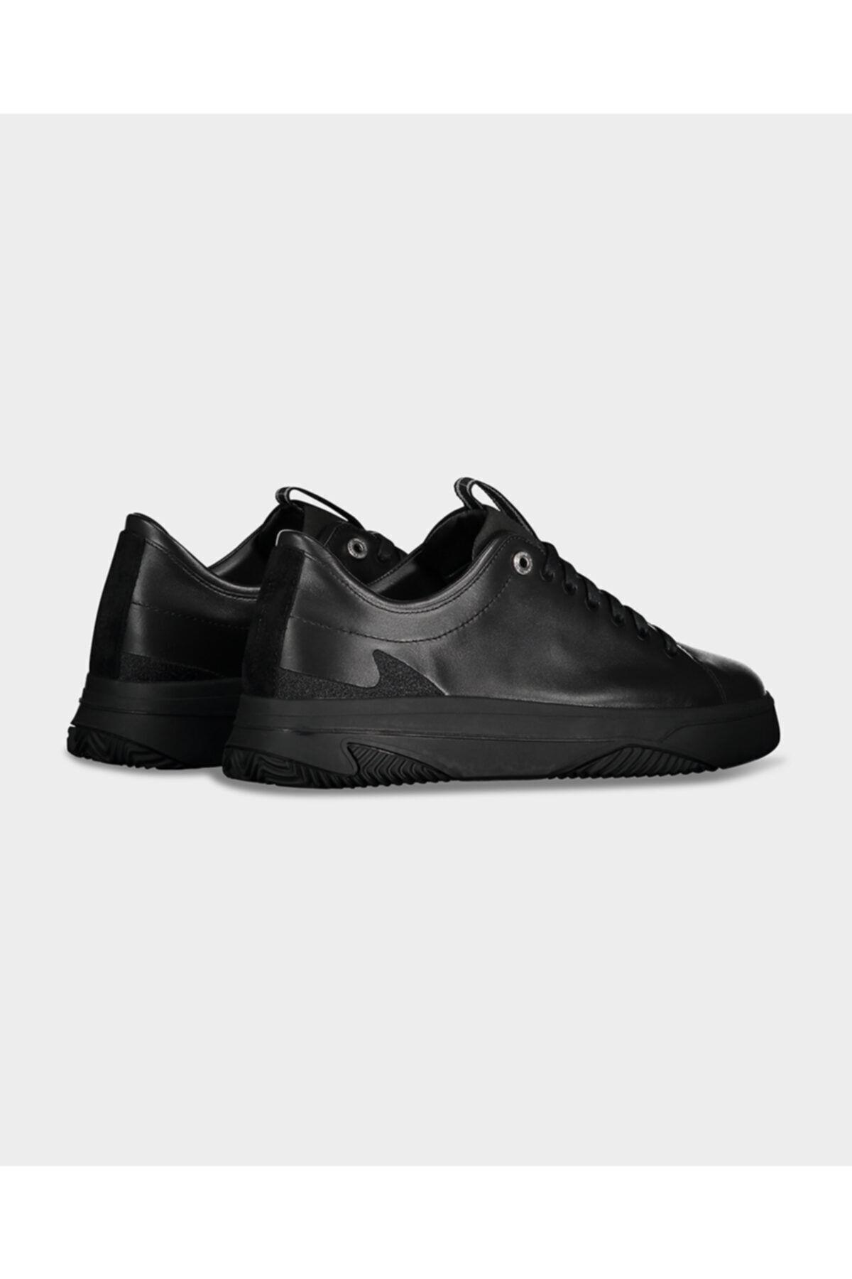 sneakers-b1a79b.jpg