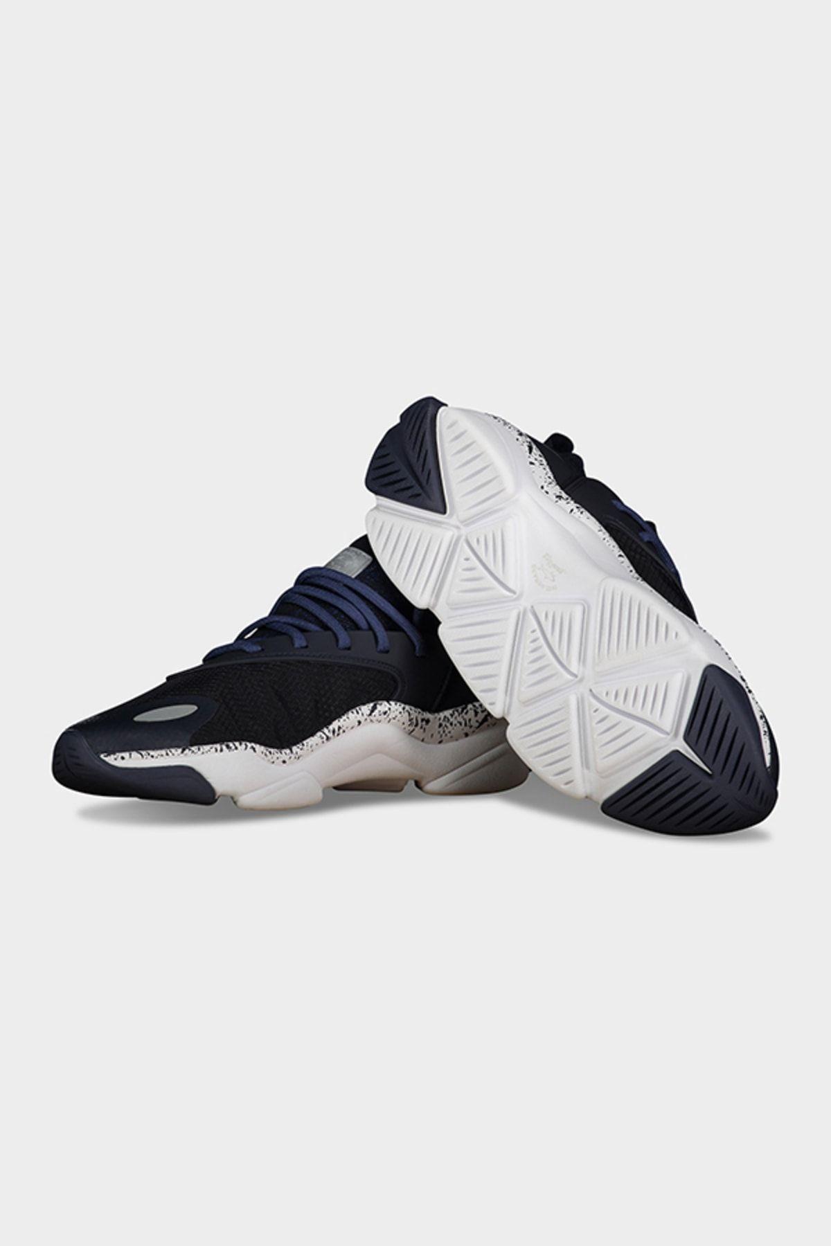 sneakers-d82-8a.jpg