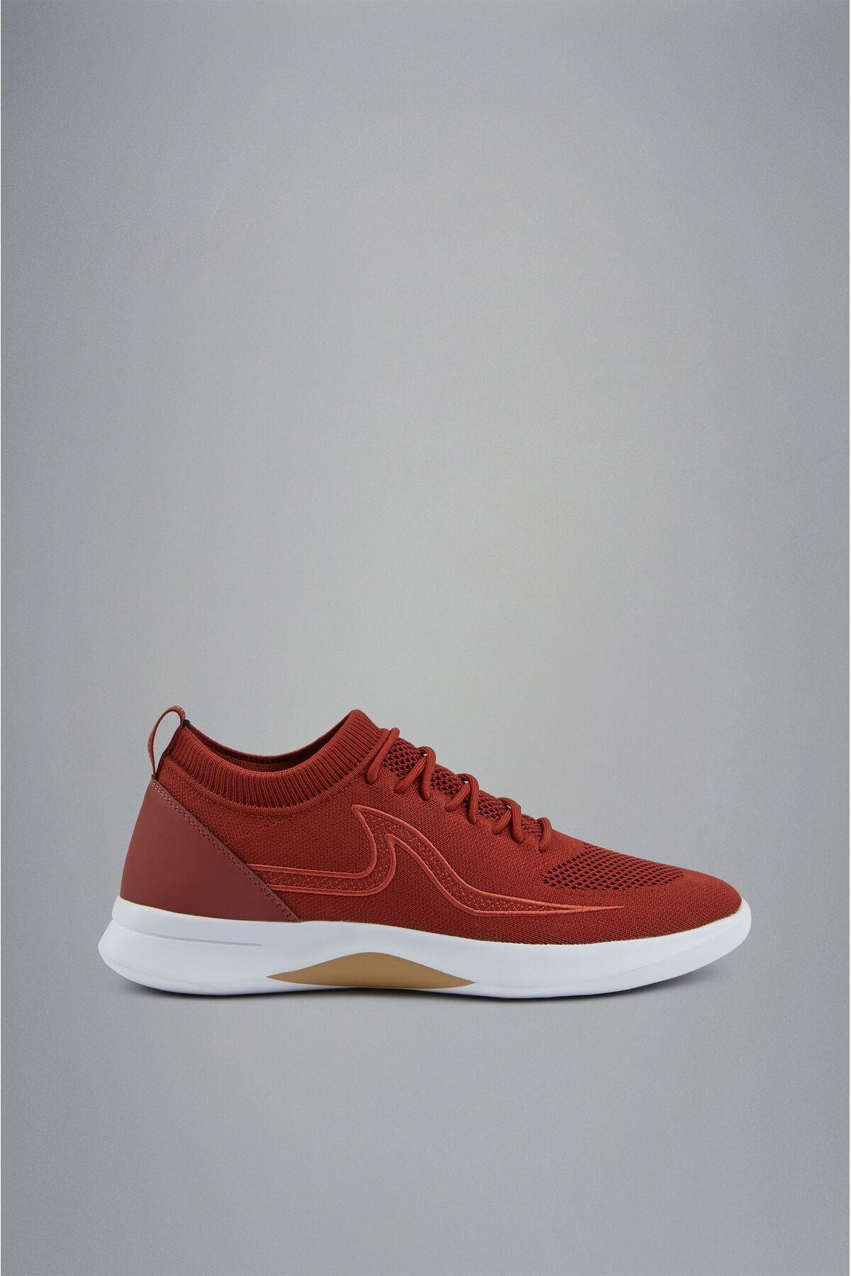 sneakers-e0fbbe.jpg