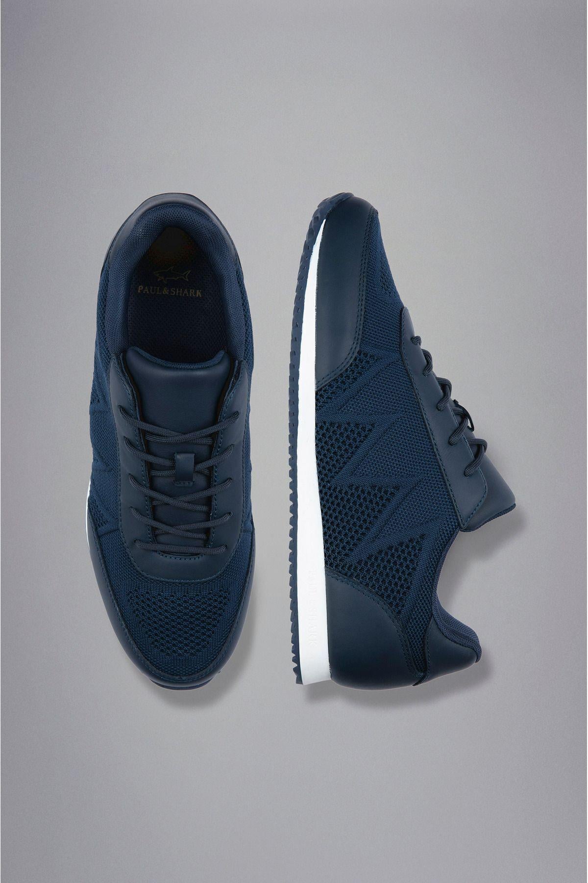 sneakers-eba835.jpg