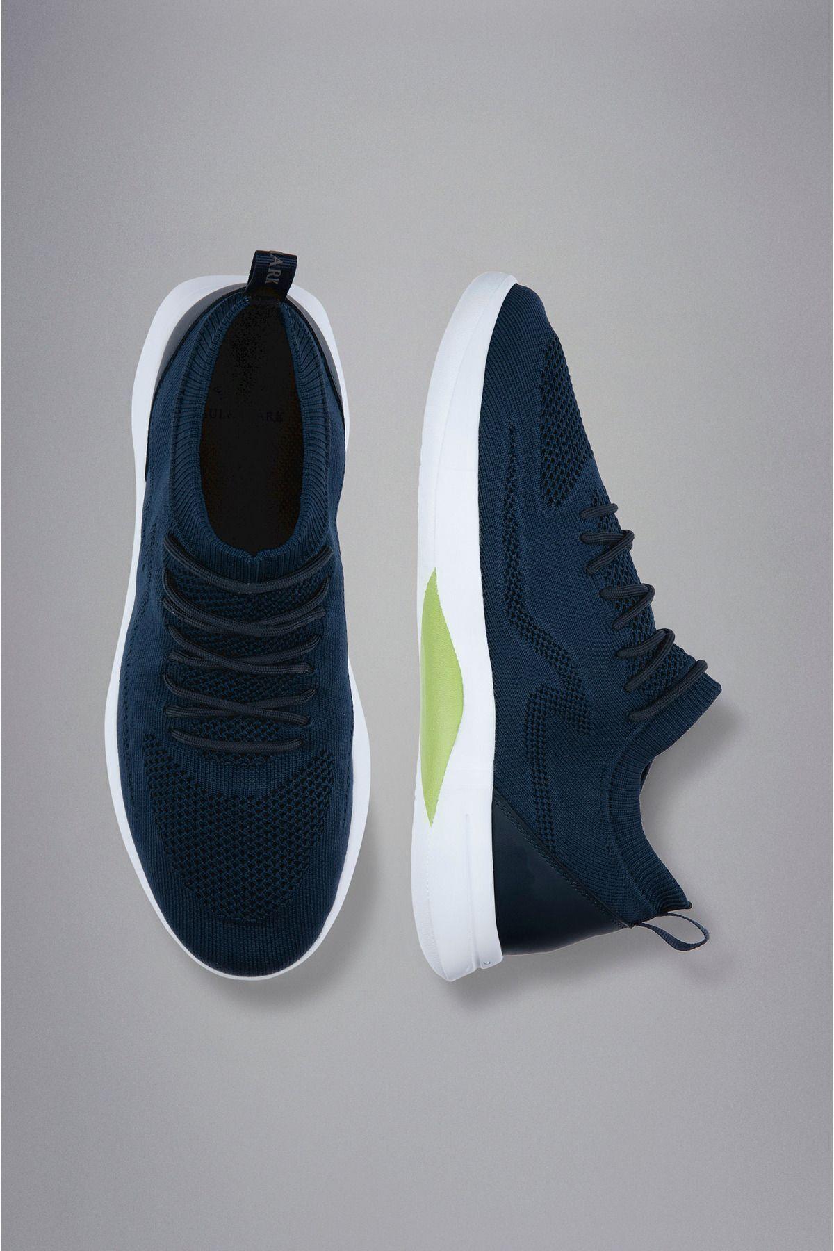 sneakers-ef39f1.jpg