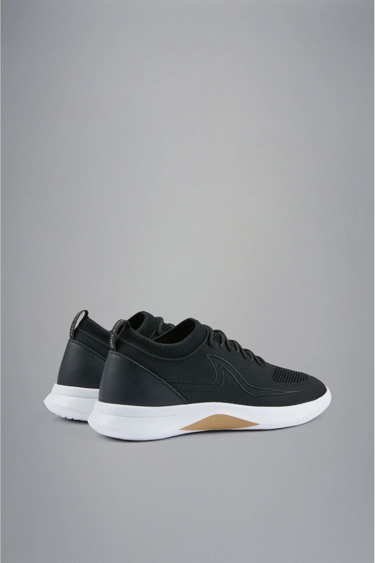 sneakers-fb9501.jpg