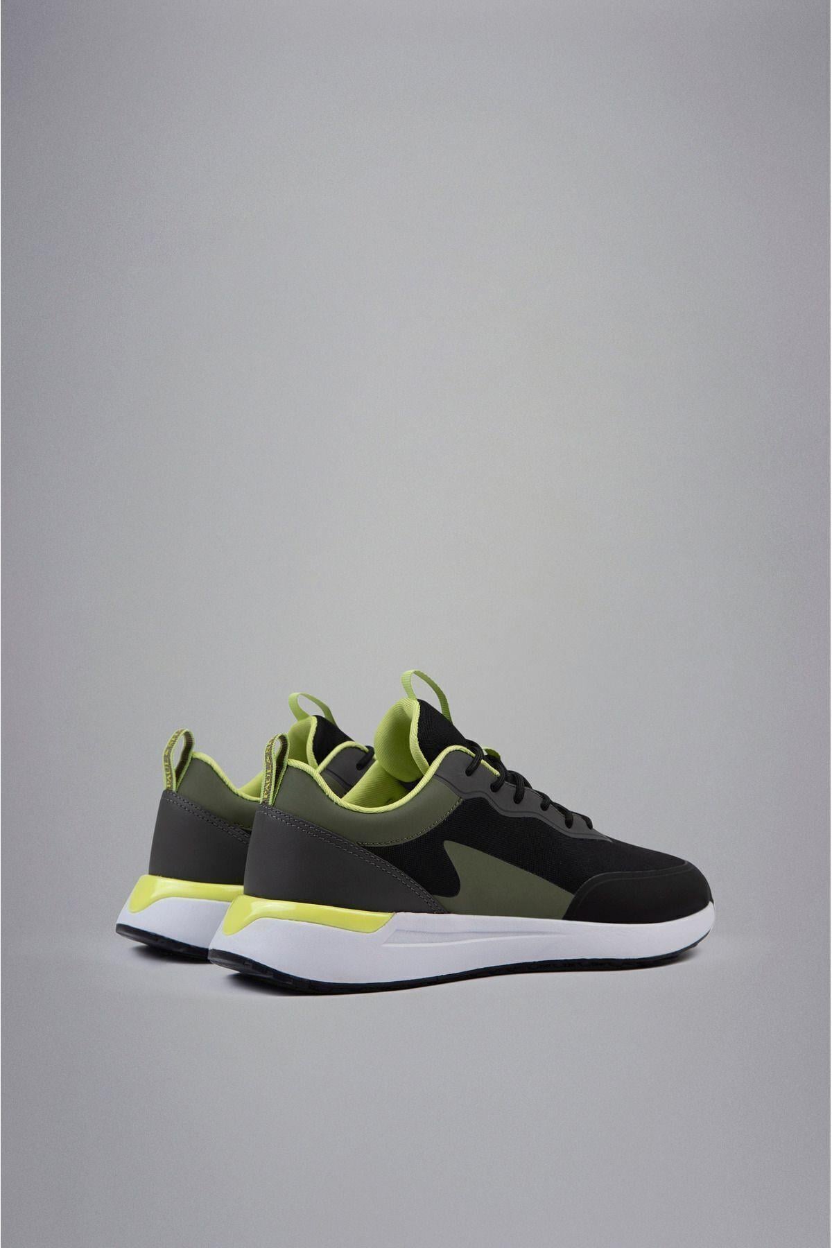 sneakers-ffad9a.jpg