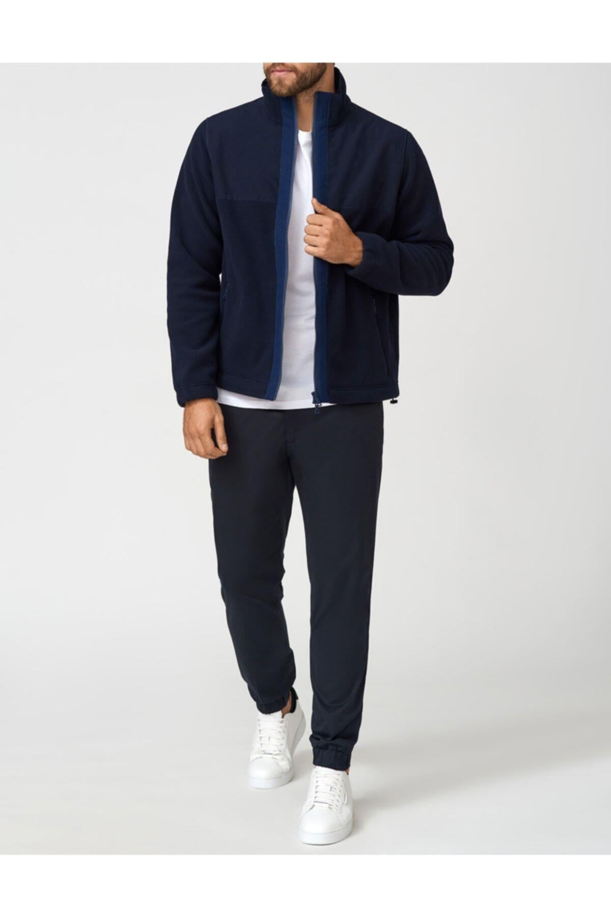 technical-fabric-cardigan-482765.jpg