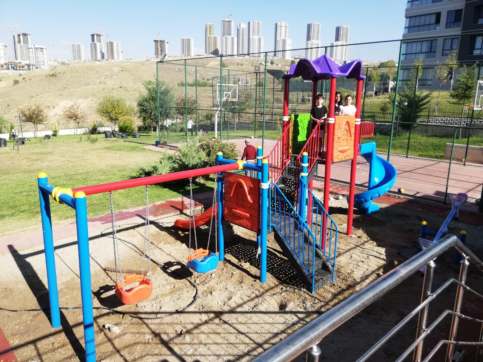 Bir Kuleli, İki Kaydıraklı, İkili Salıncaklı, Çocuk Oyun Parkı | 6.5x4.5m