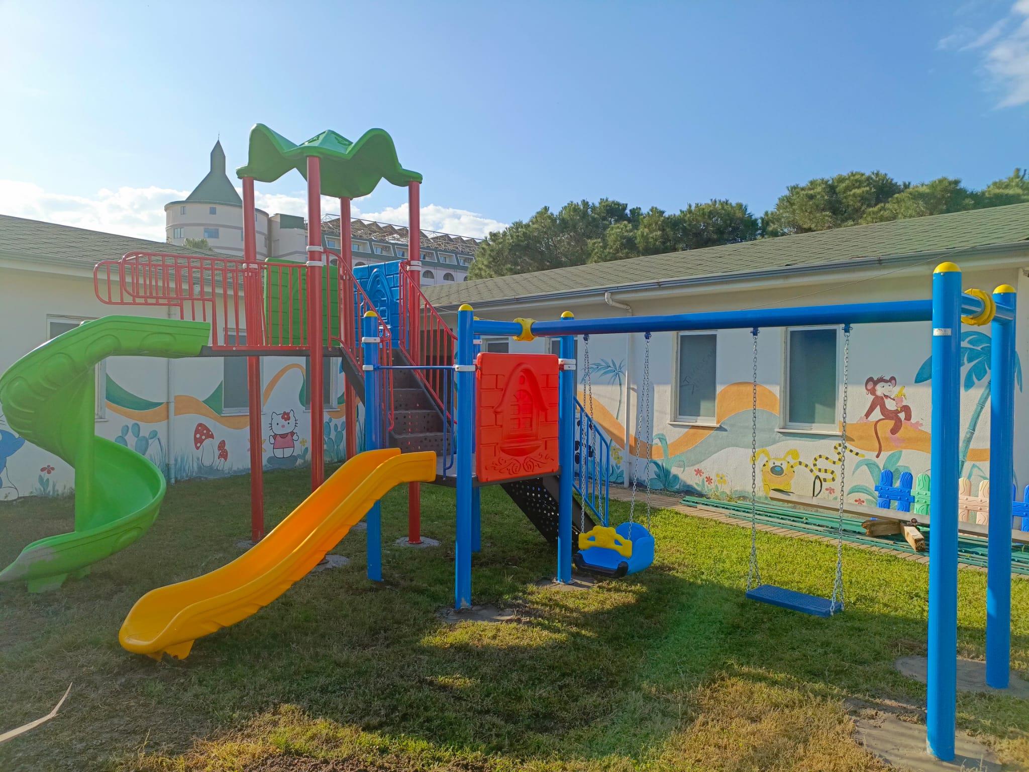 Bir Kuleli İki Kaydıraklı İkili Salıncaklı Çocuk Oyun Parkı