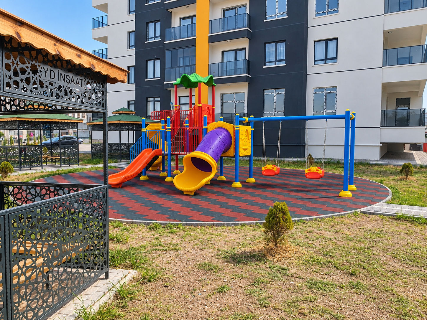 Dış Mekan Çocuk Oyun Parkı 9.5x5.5m, Üç Kaydıraklı Klasik Model