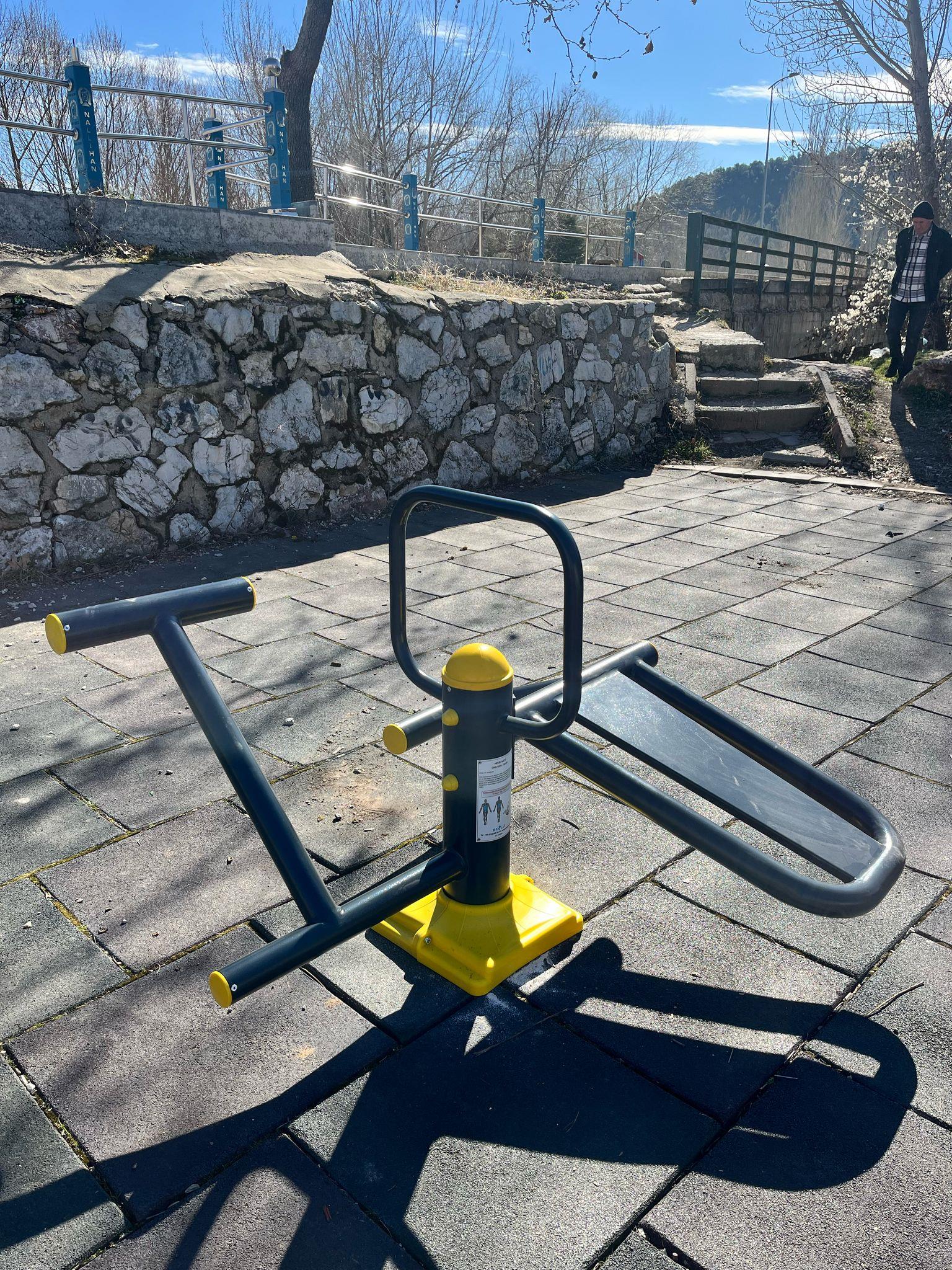 Dış Mekan Spor Aleti, Mekik Çekme Aleti 