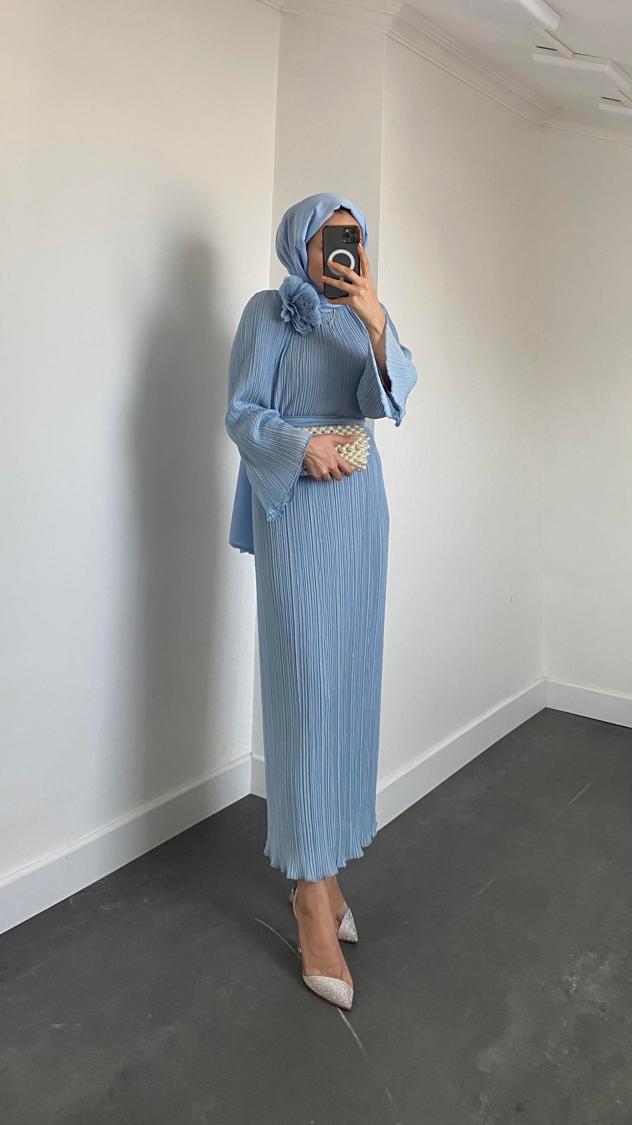 Gül Detaylı Elbise