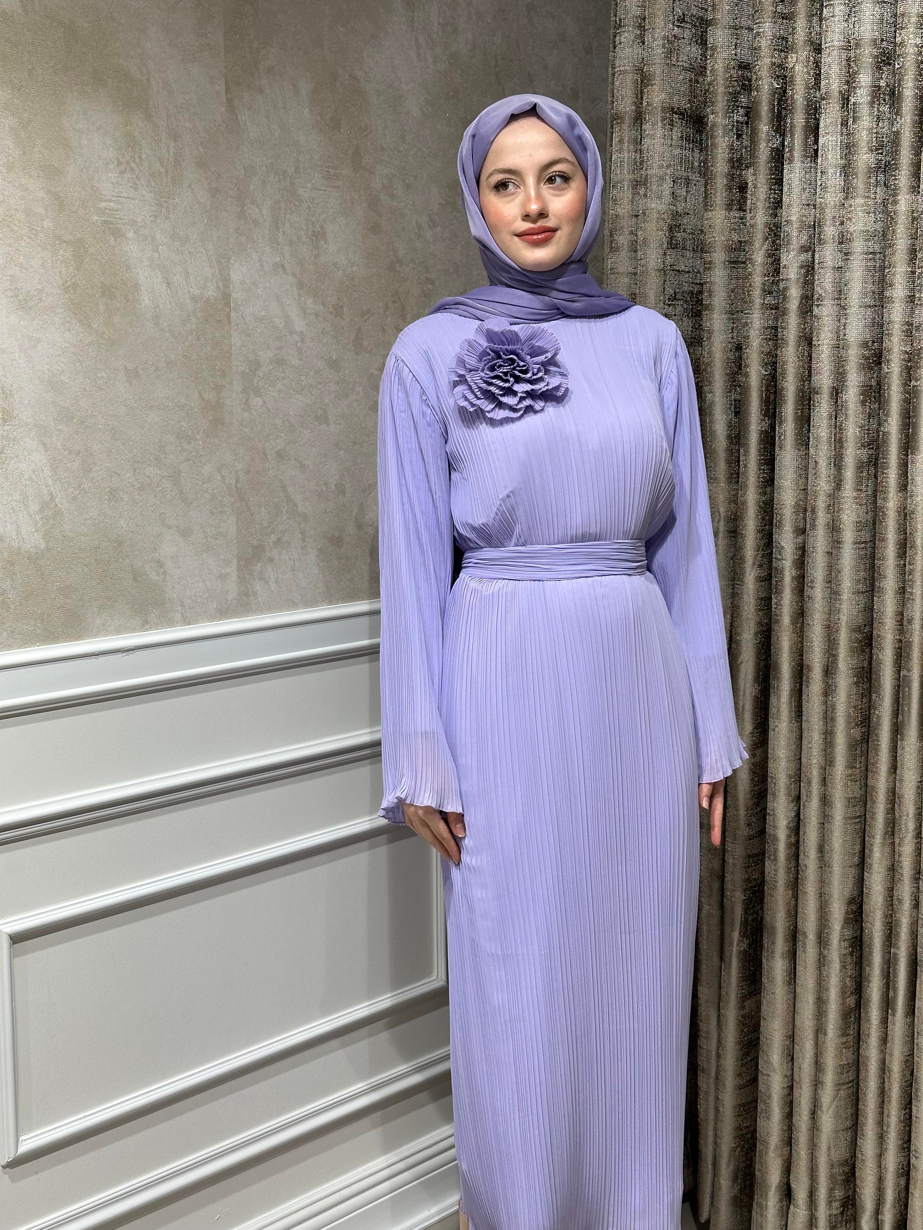 Gül Detaylı Lila Elbise