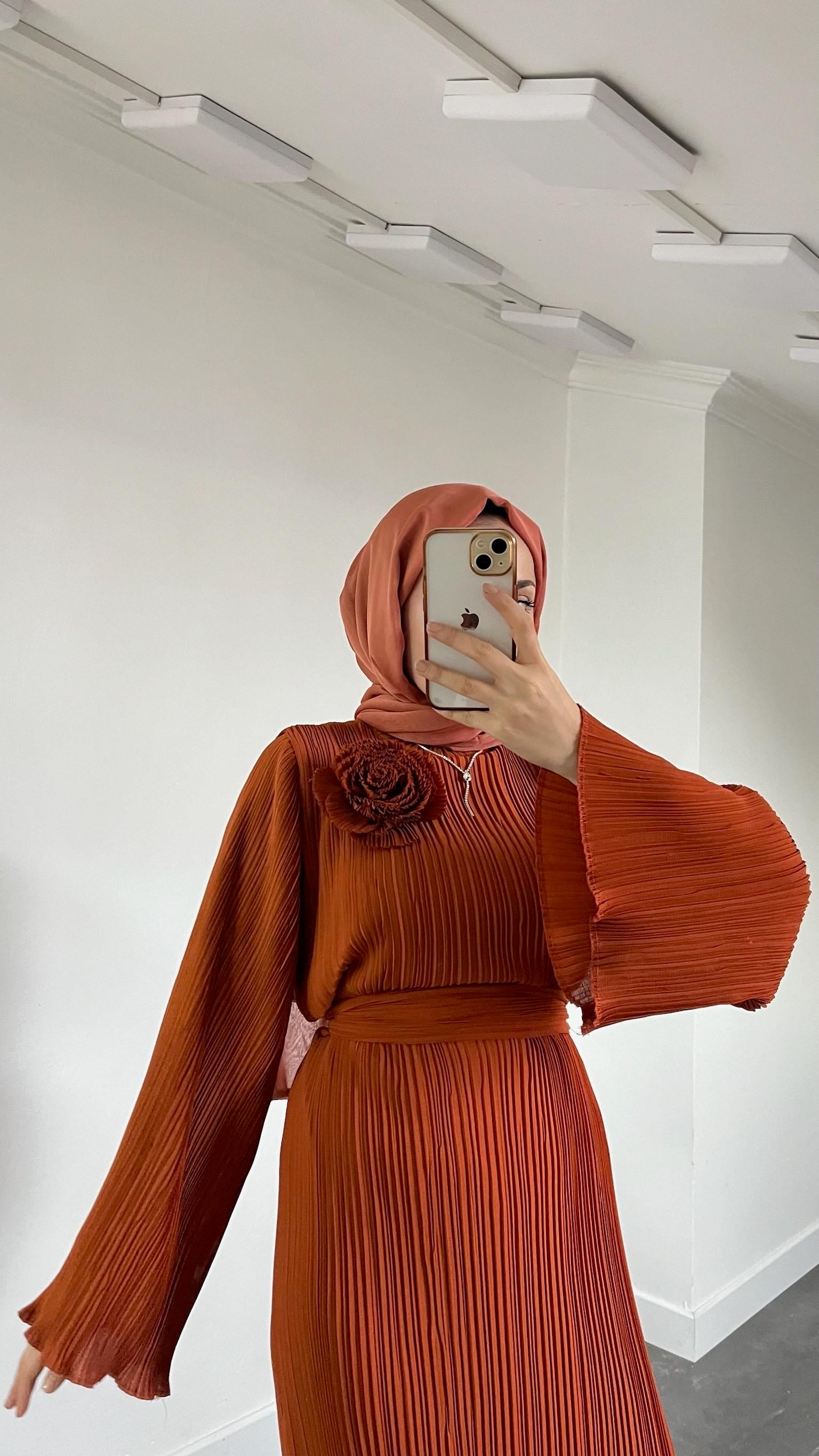 Gül Detaylı Tarçın Elbise