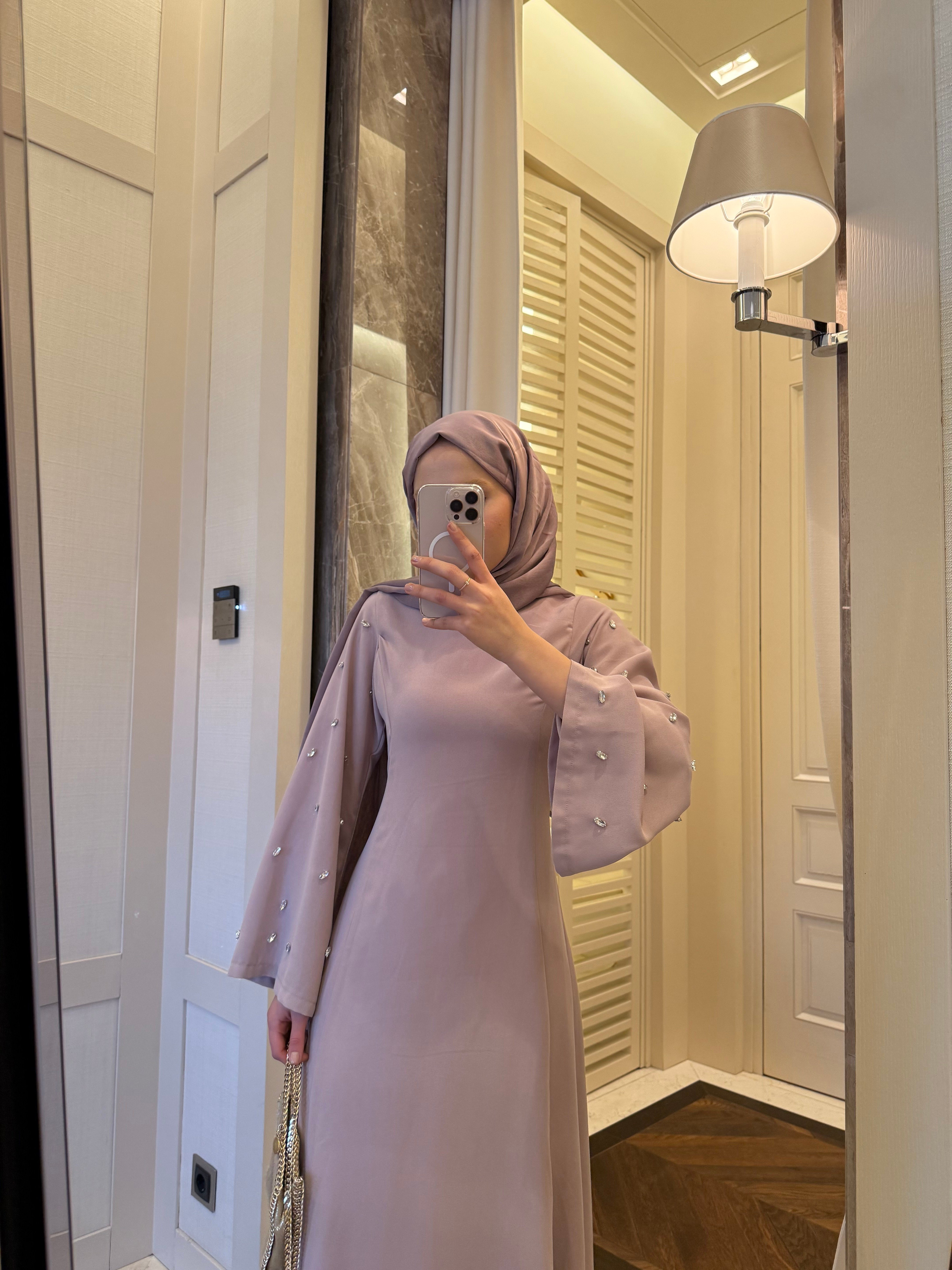 Kolları taşlı Krep elbise