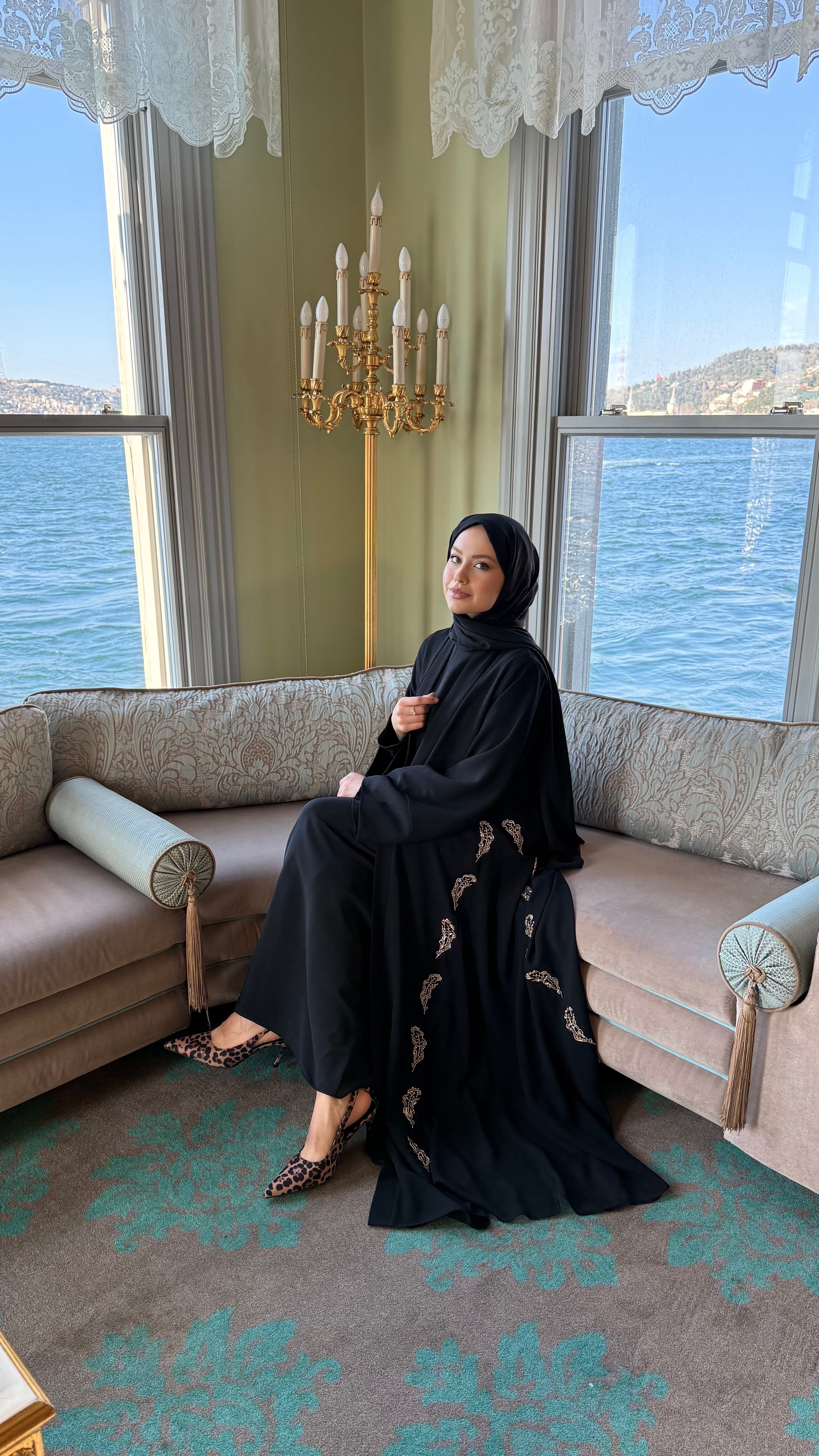 Nakış işlemeli Siyah abaya takım